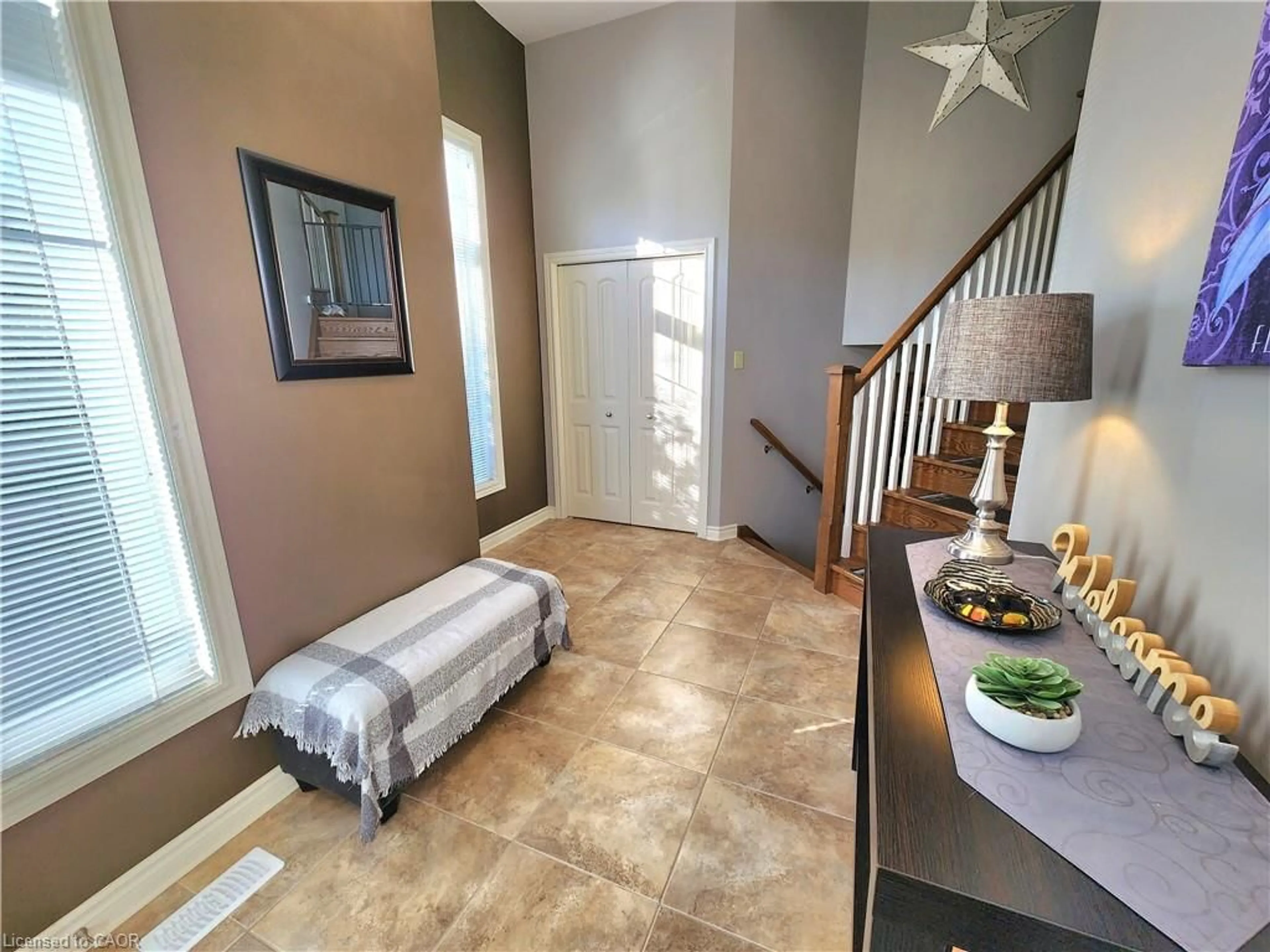 Indoor entryway for 501 Isaiah Cres, Kitchener Ontario N2E 0B4