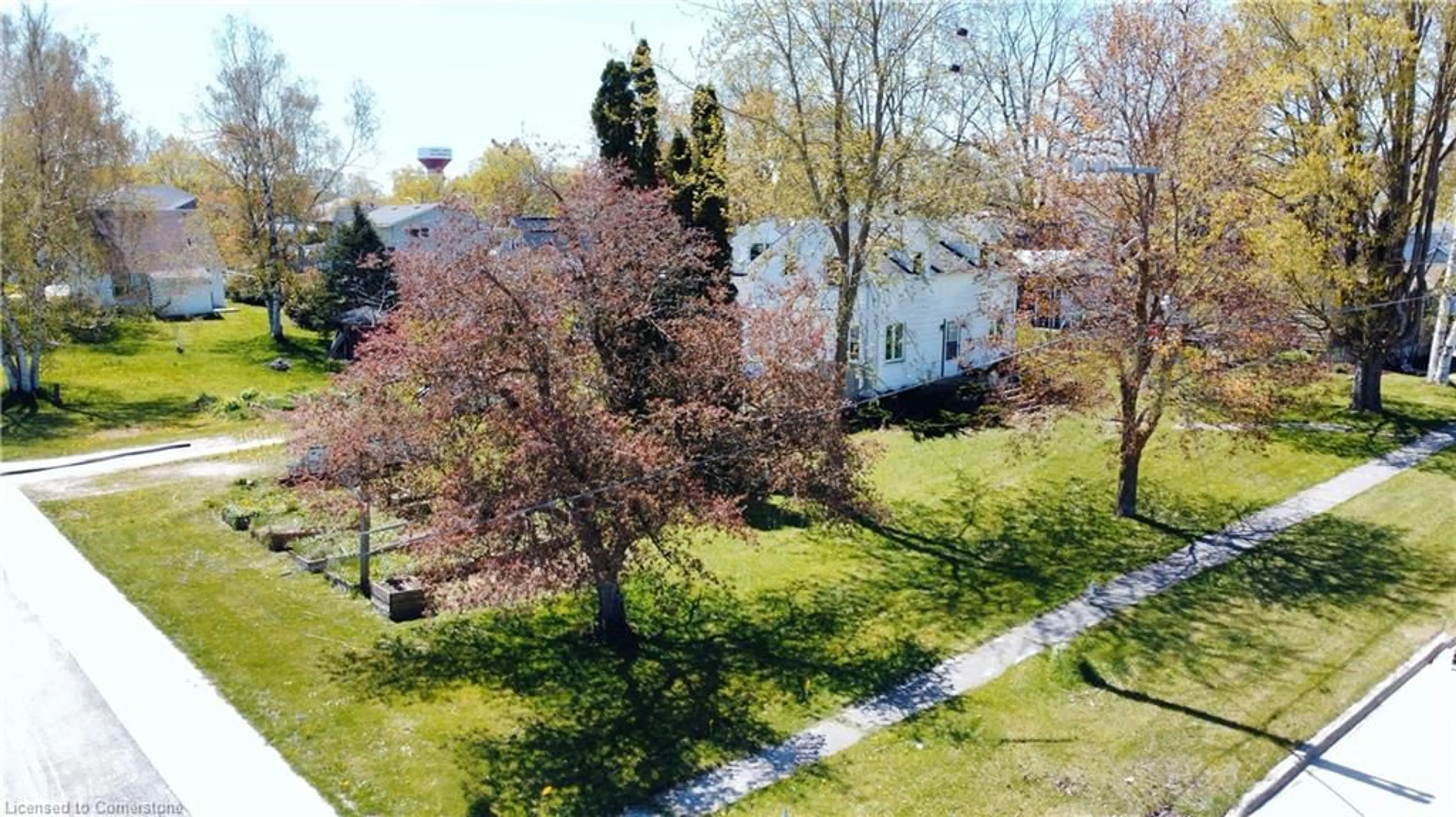 A pic from outside/outdoor area/front of a property/back of a property/a pic from drone, street for 270 Dufferin St, Palmerston Ontario N0G 2P0