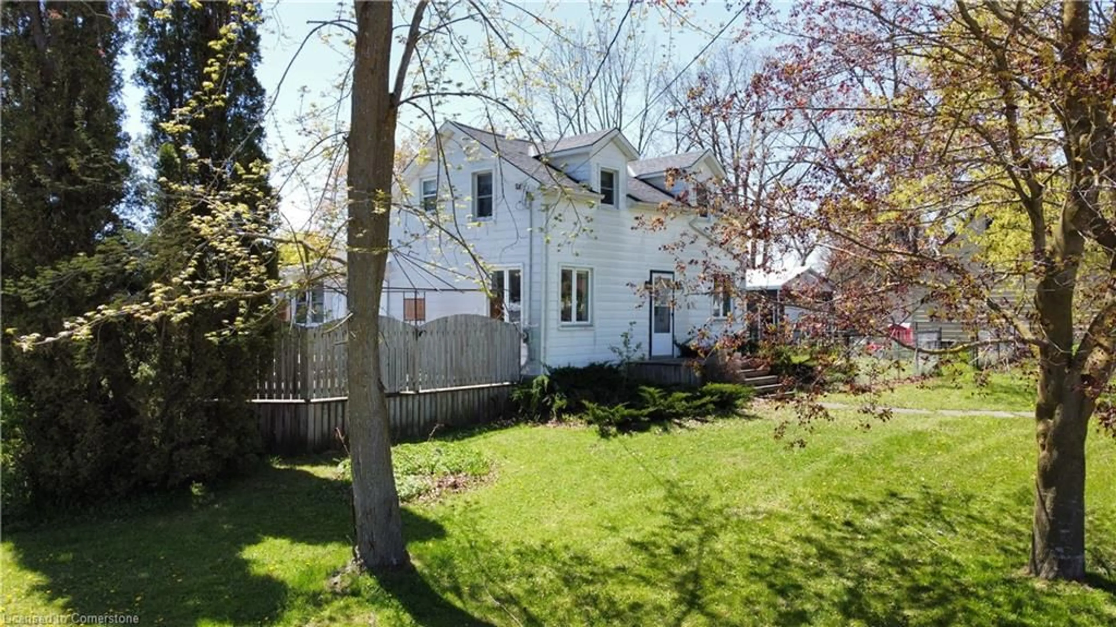 A pic from outside/outdoor area/front of a property/back of a property/a pic from drone, street for 270 Dufferin St, Palmerston Ontario N0G 2P0