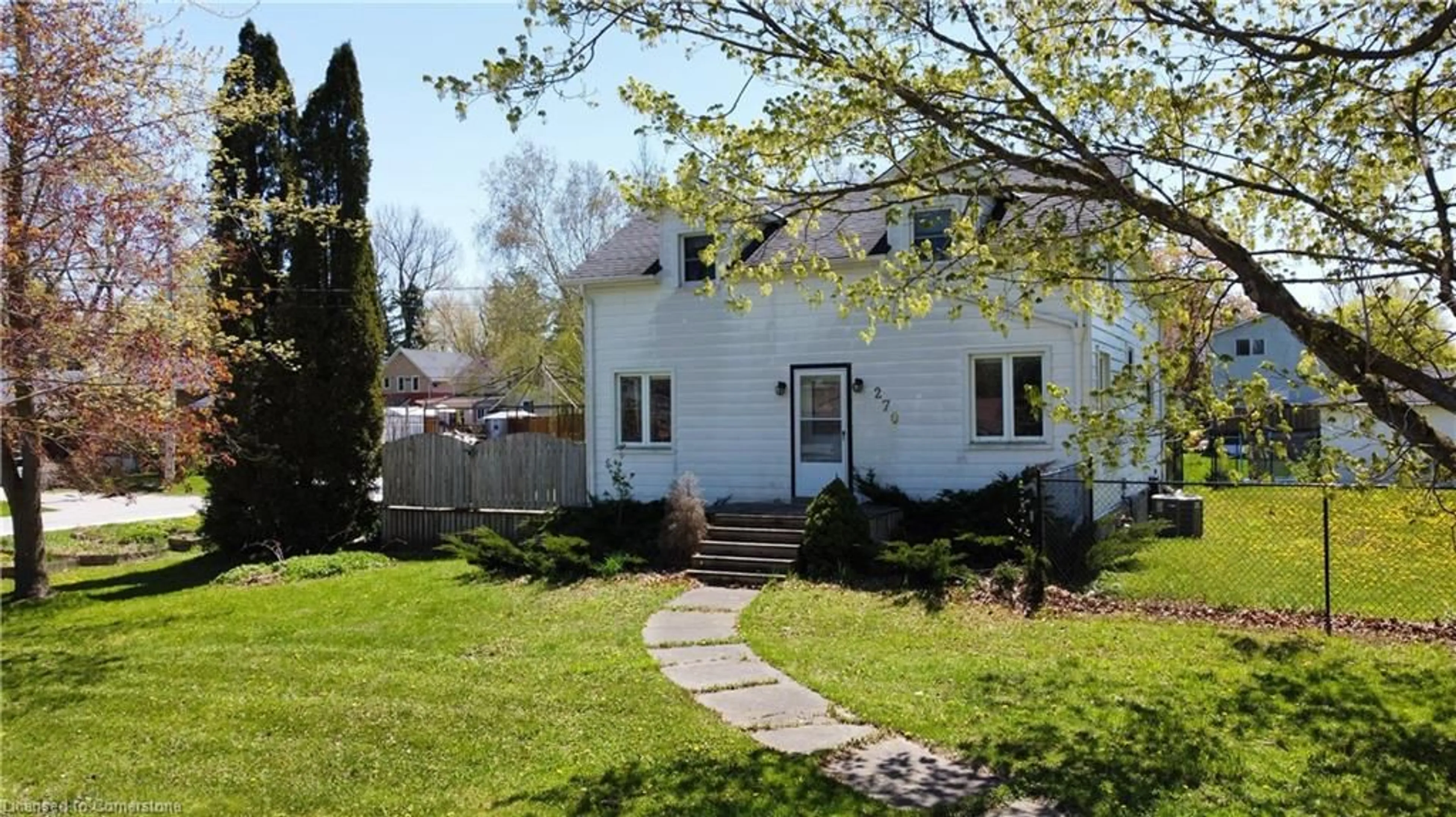 Home with vinyl exterior material, street for 270 Dufferin St, Palmerston Ontario N0G 2P0