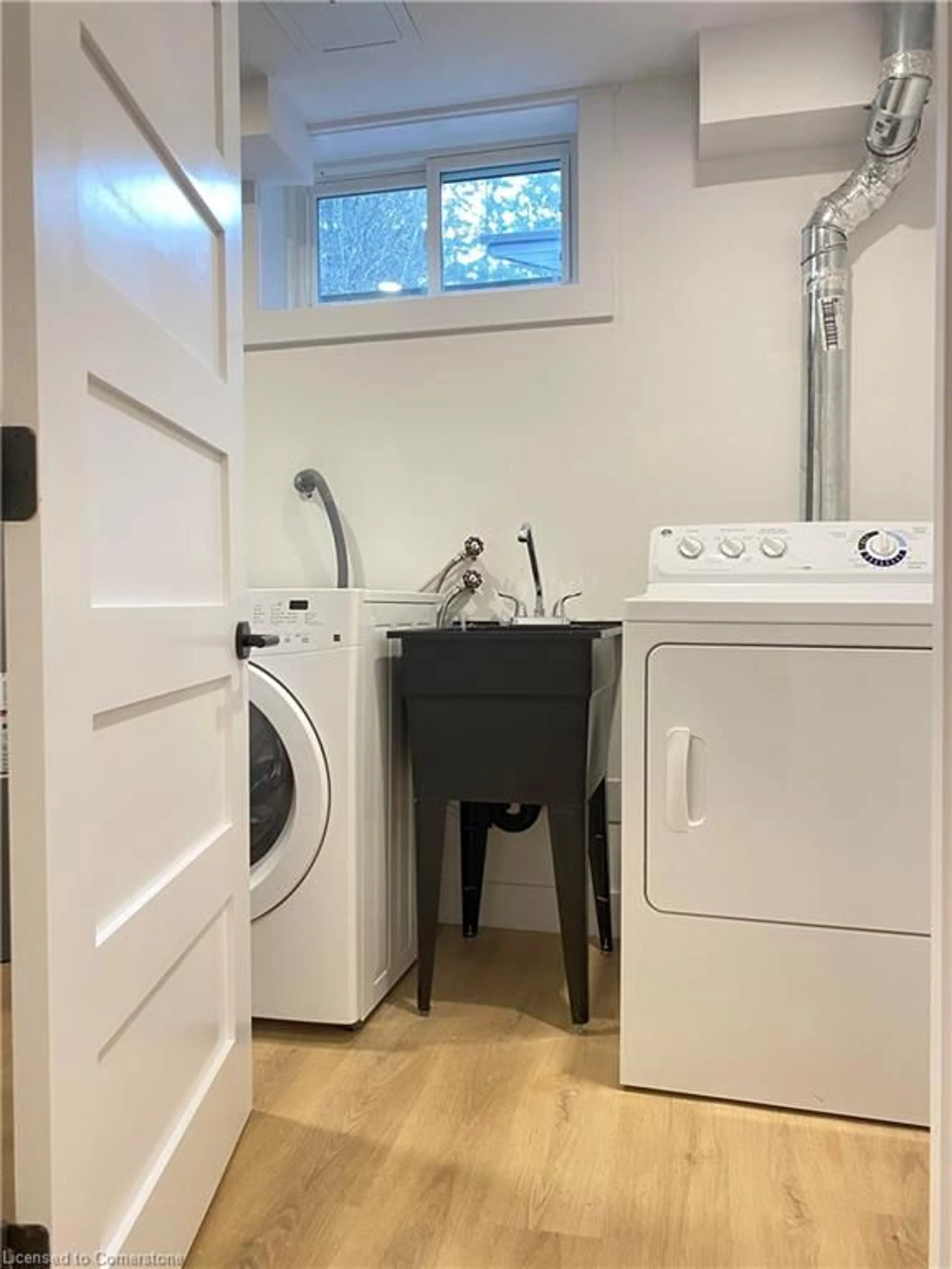 Laundry room for 79 Inwood Cres, Kitchener Ontario N2M 2L9