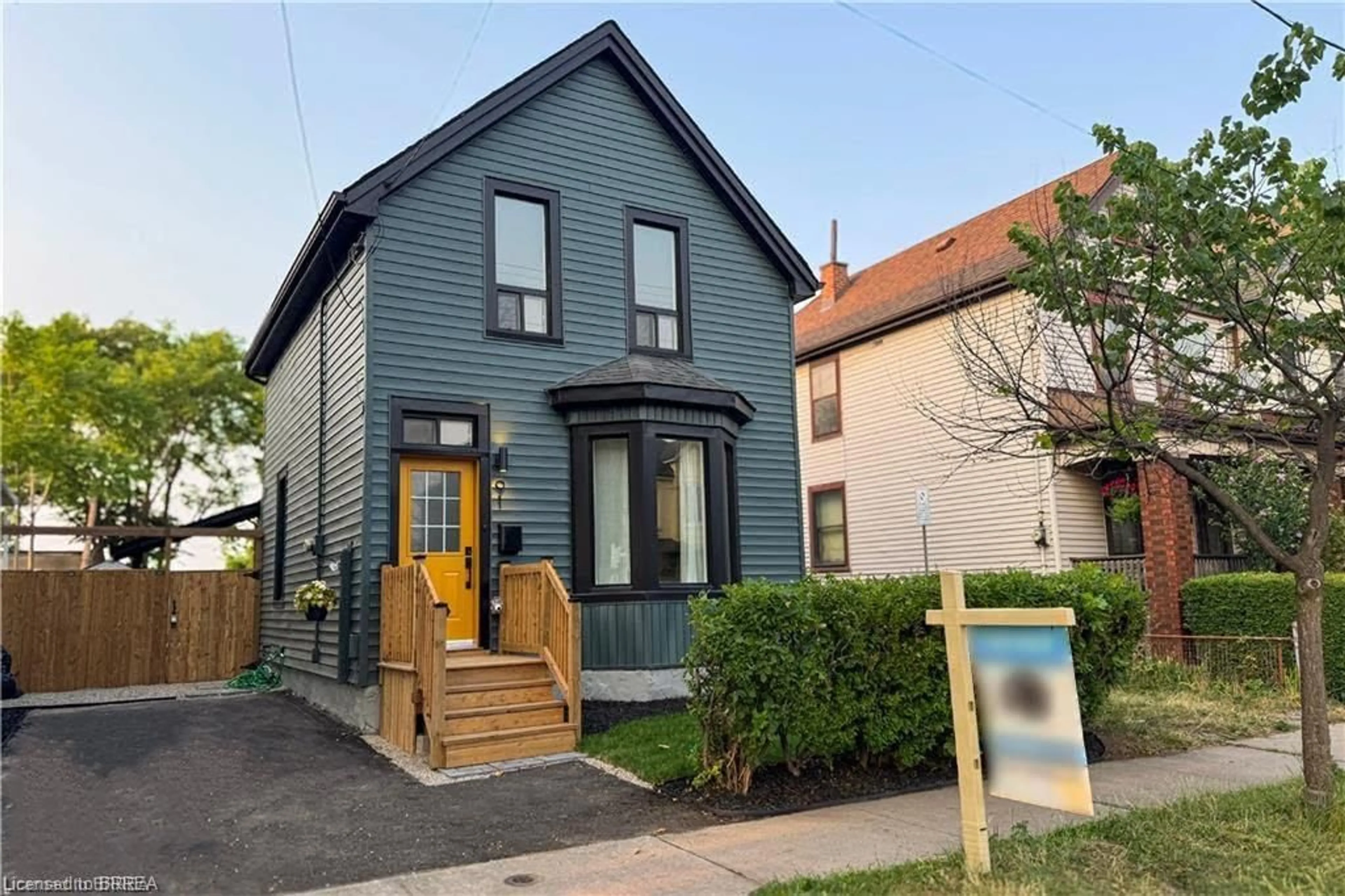 Home with brick exterior material, street for 91 Princess St, Hamilton Ontario L8L 3L1