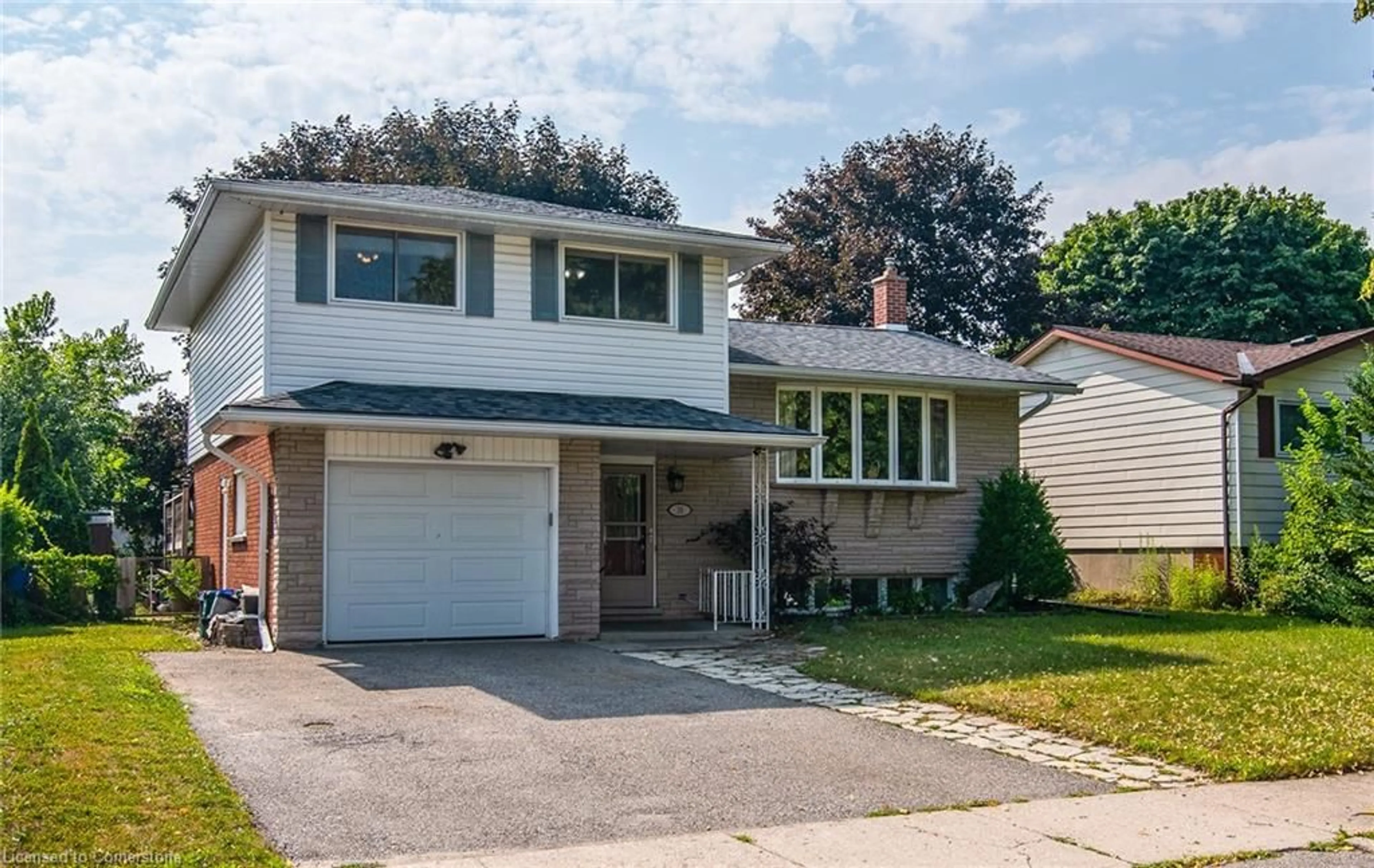 Home with vinyl exterior material, street for 35 Tecumseh Cres, Kitchener Ontario N2B 2T5