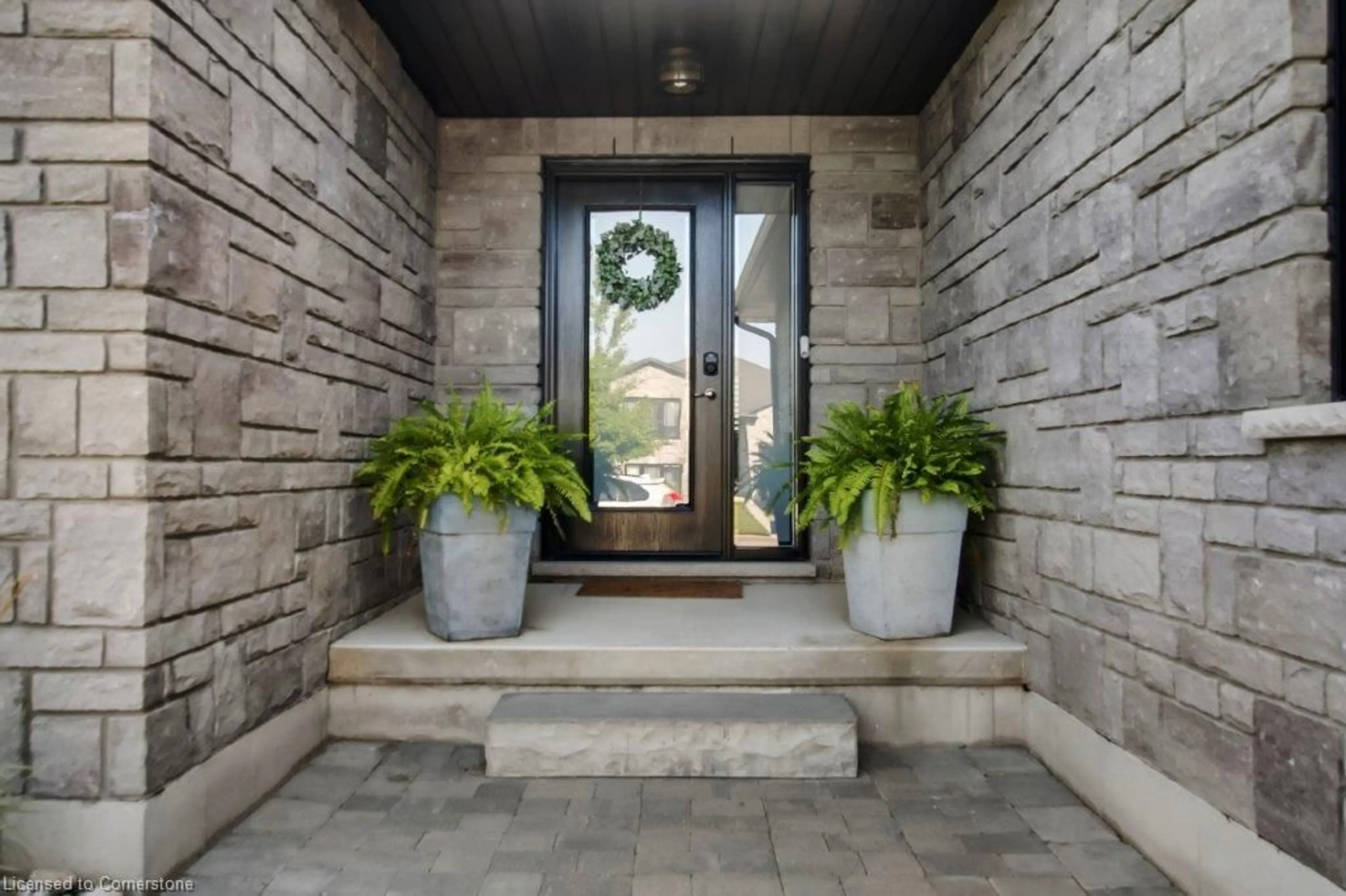 Indoor entryway for 95 Bluegrass Boulevard, Delhi Ontario N4B 0A8