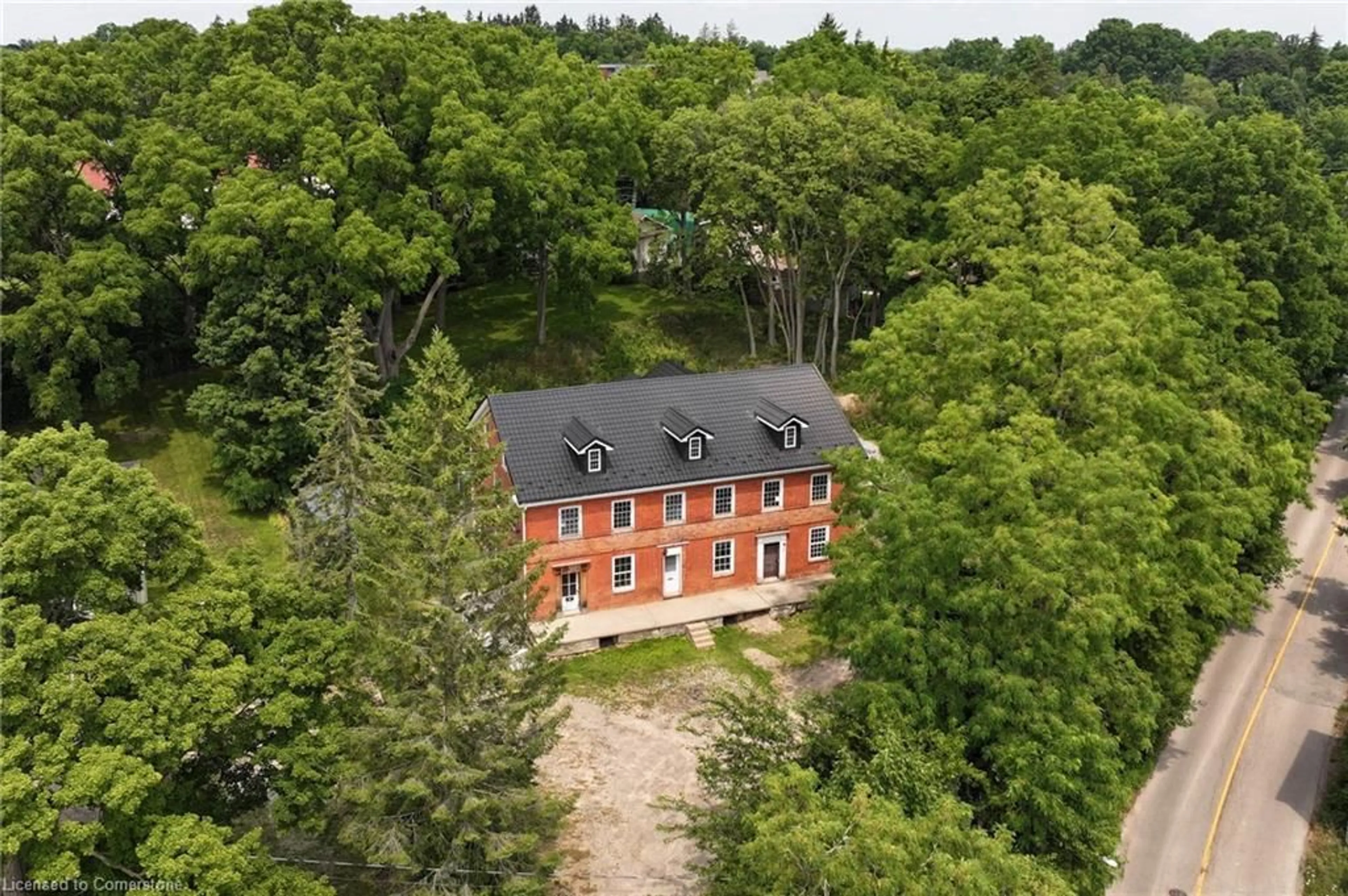 A pic from outside/outdoor area/front of a property/back of a property/a pic from drone, building for 38 Shirk Pl, Kitchener Ontario N2K 1R4