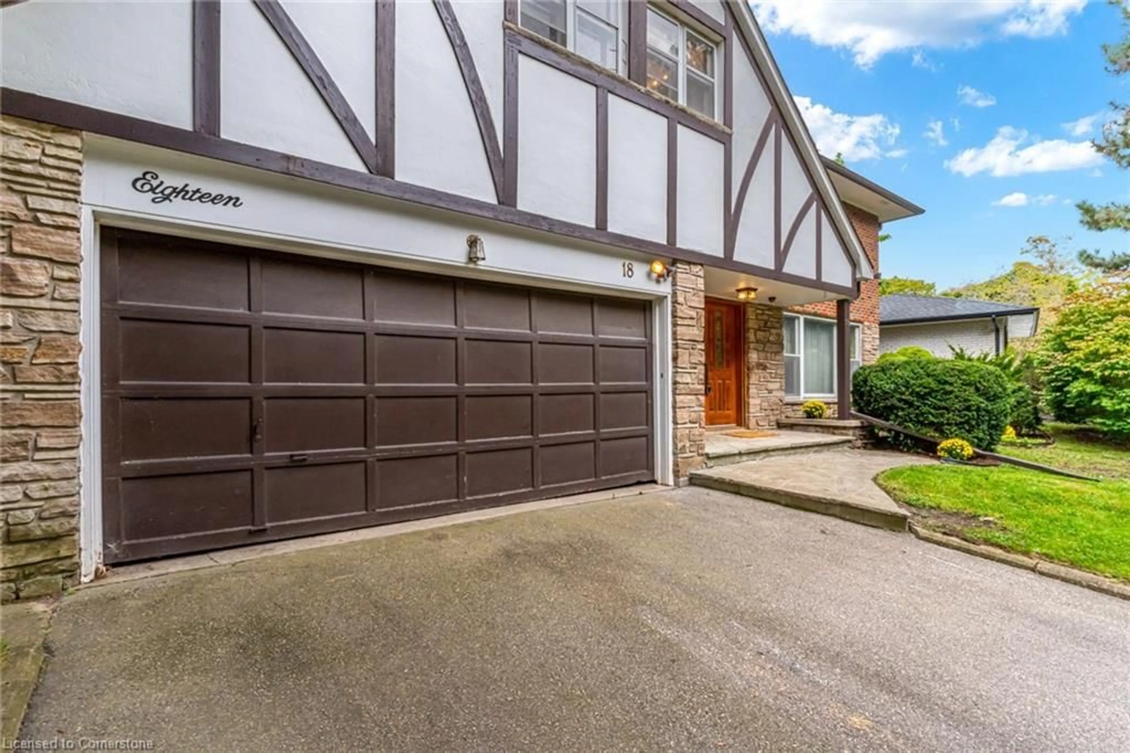 Indoor garage for 18 Burnt Log Cres, Toronto Ontario M9C 2J8