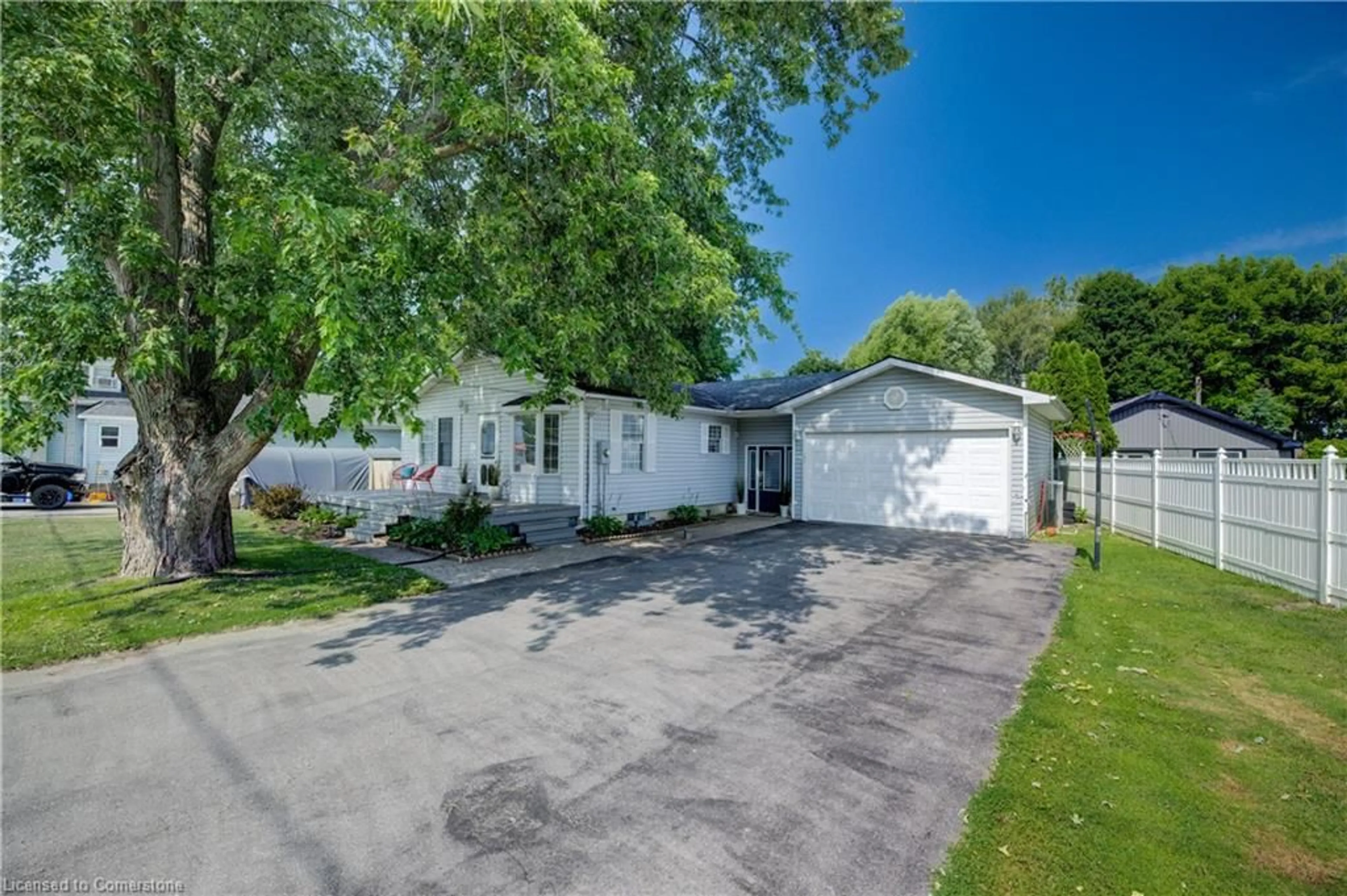 A pic from outside/outdoor area/front of a property/back of a property/a pic from drone, street for 11563 Plank Road Rd, Elgin Ontario N0J 1H0