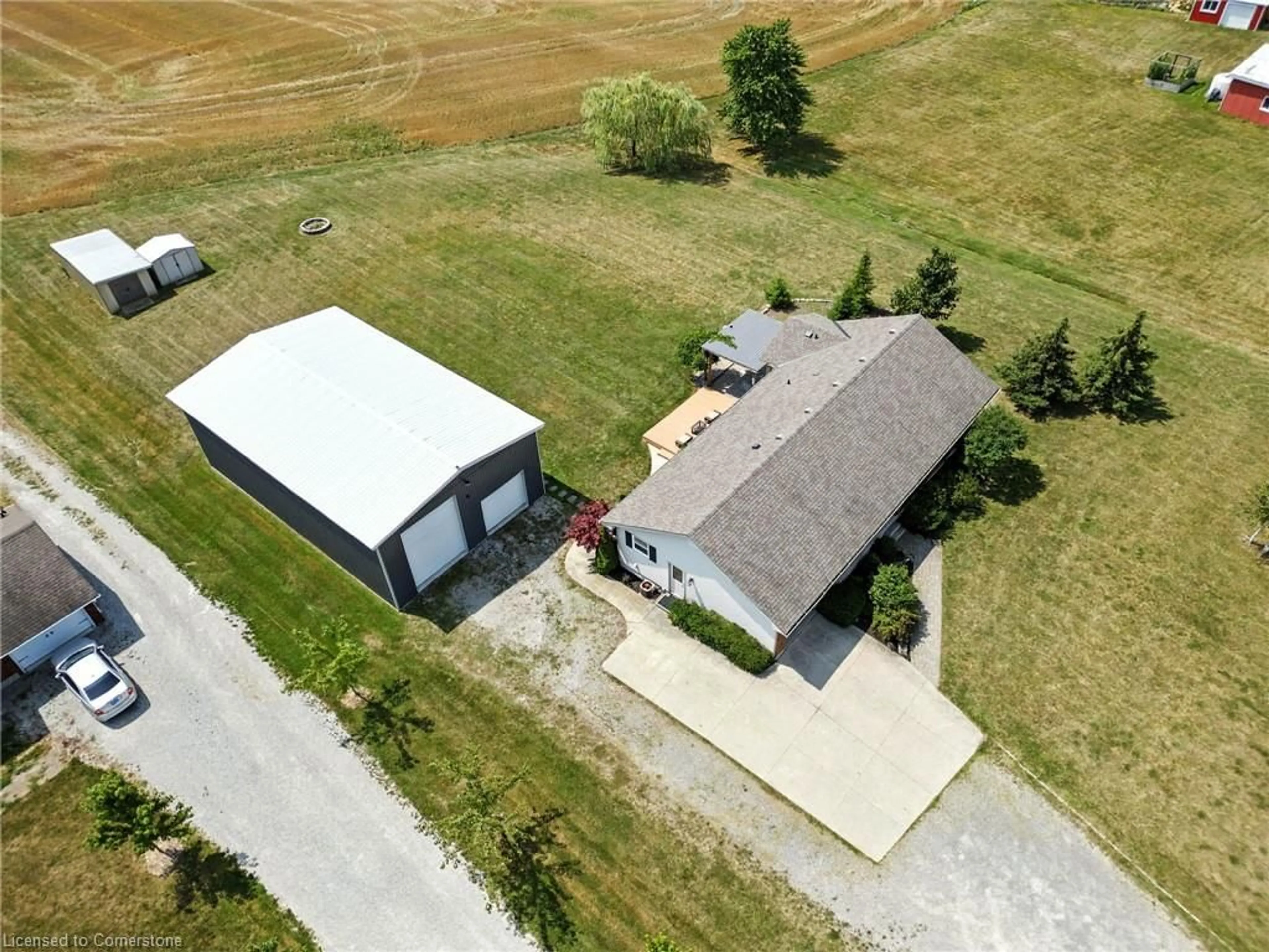 A pic from outside/outdoor area/front of a property/back of a property/a pic from drone, building for 9410 Silver St, Caistor Centre Ontario L0R 1E0