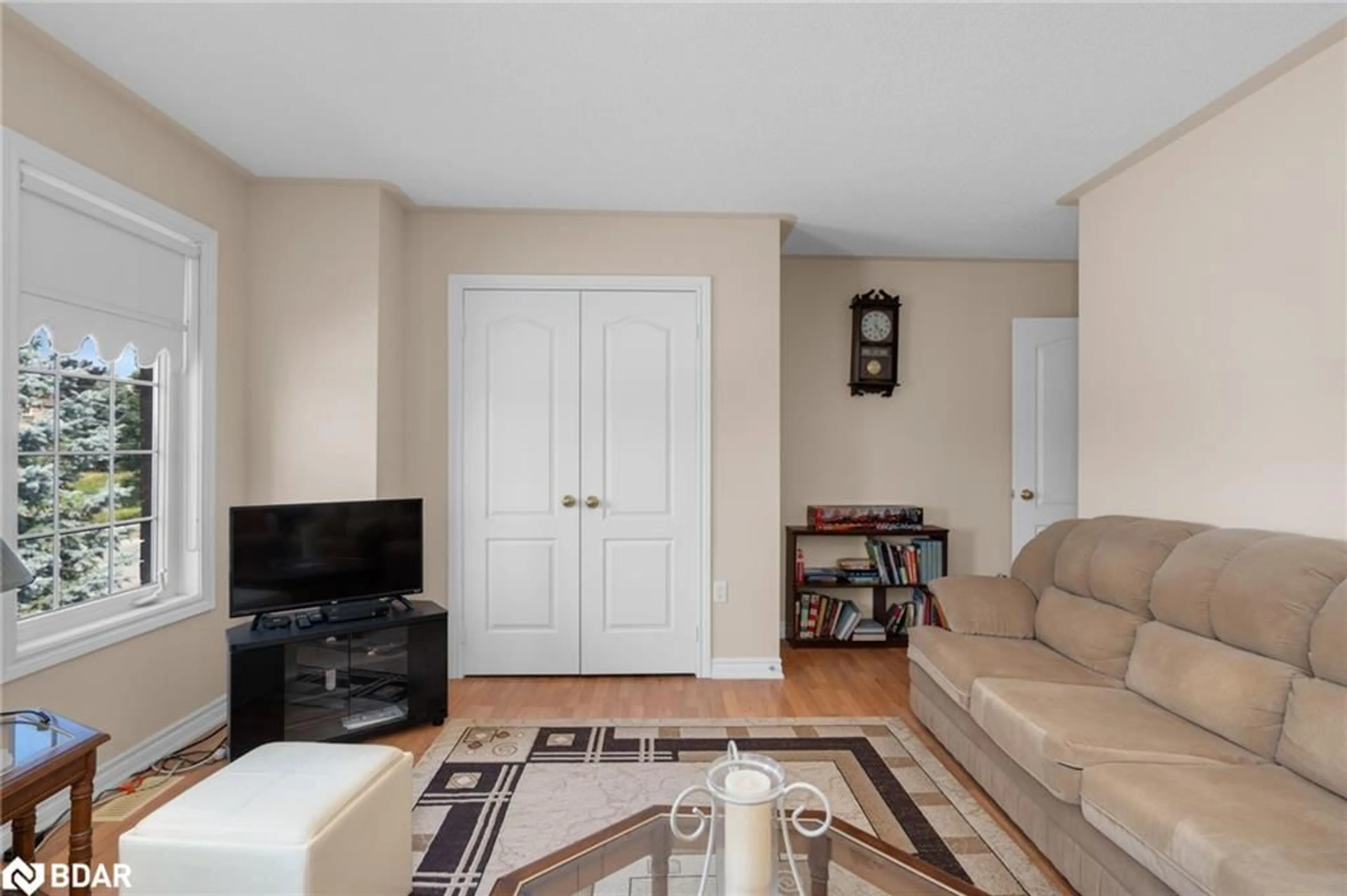 Living room with furniture, unknown for 503 Simcoe Rd, Bradford Ontario L3Z 3C4