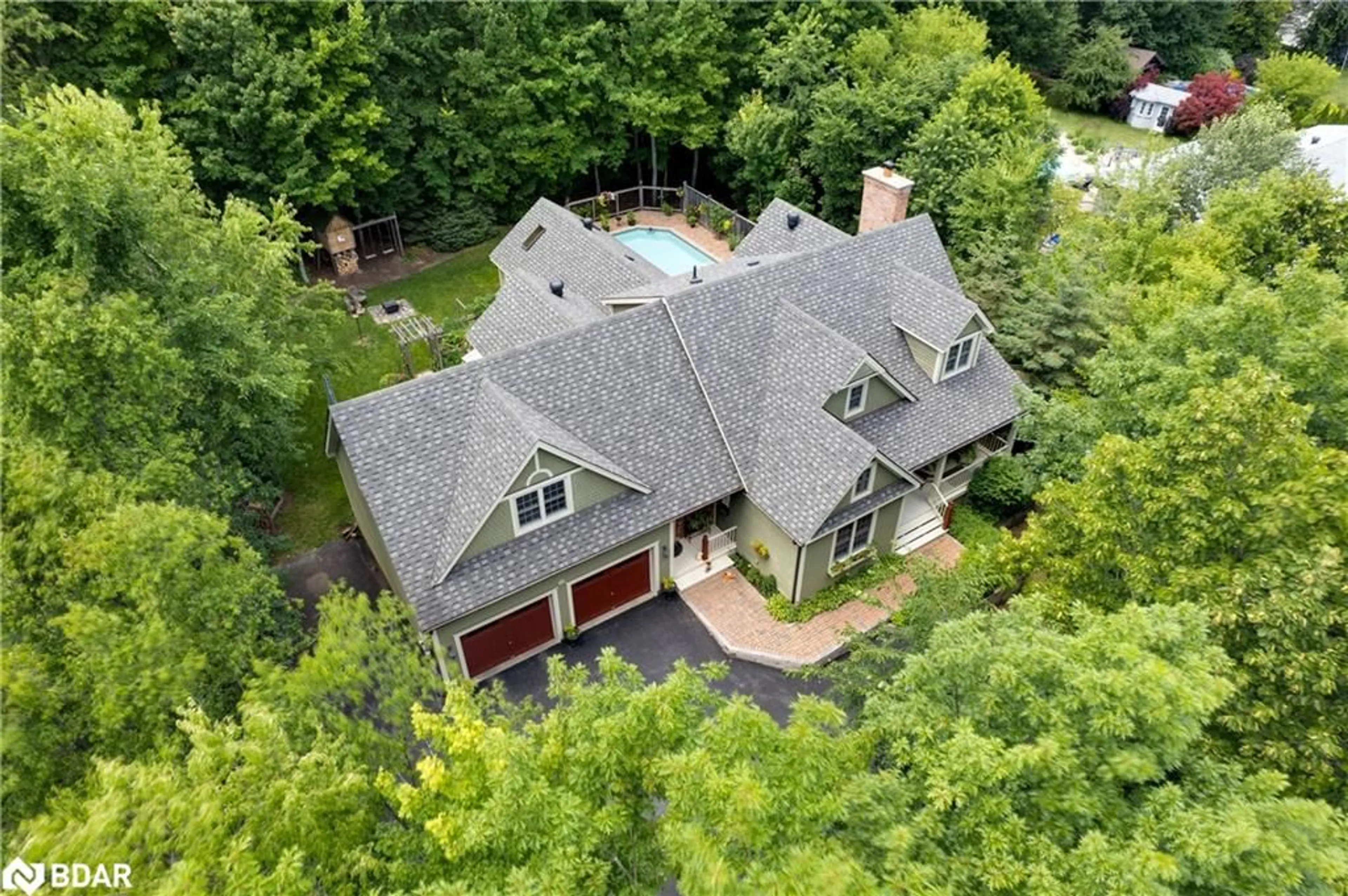 A pic from outside/outdoor area/front of a property/back of a property/a pic from drone, unknown for 26 Paddy Dunn's Cir, Springwater Ontario L9X 0T1