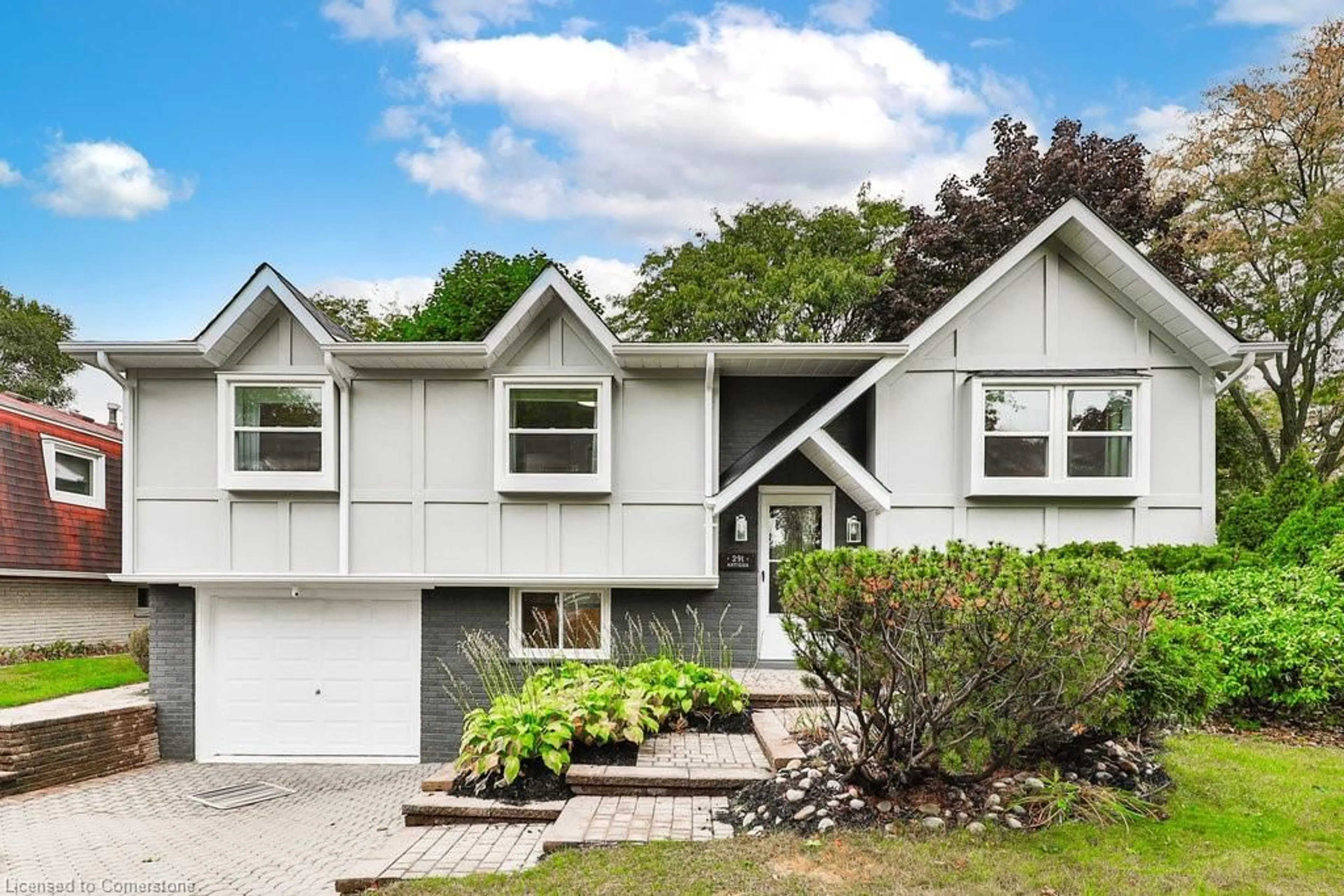 Home with vinyl exterior material, street for 291 Antigua Rd, Mississauga Ontario L5B 1C5