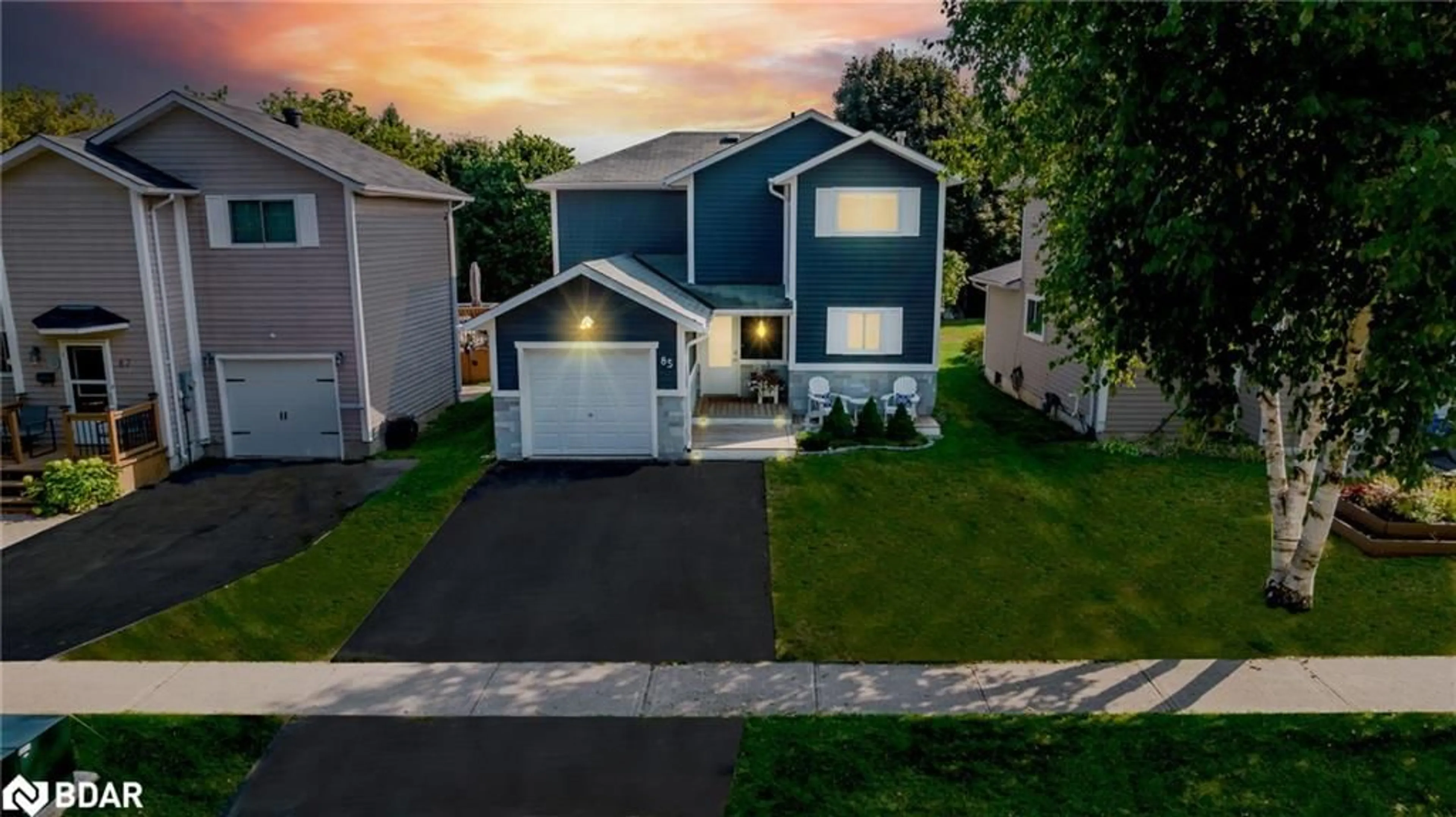Home with vinyl exterior material, street for 85 Elizabeth St, Barrie Ontario L4N 6P2