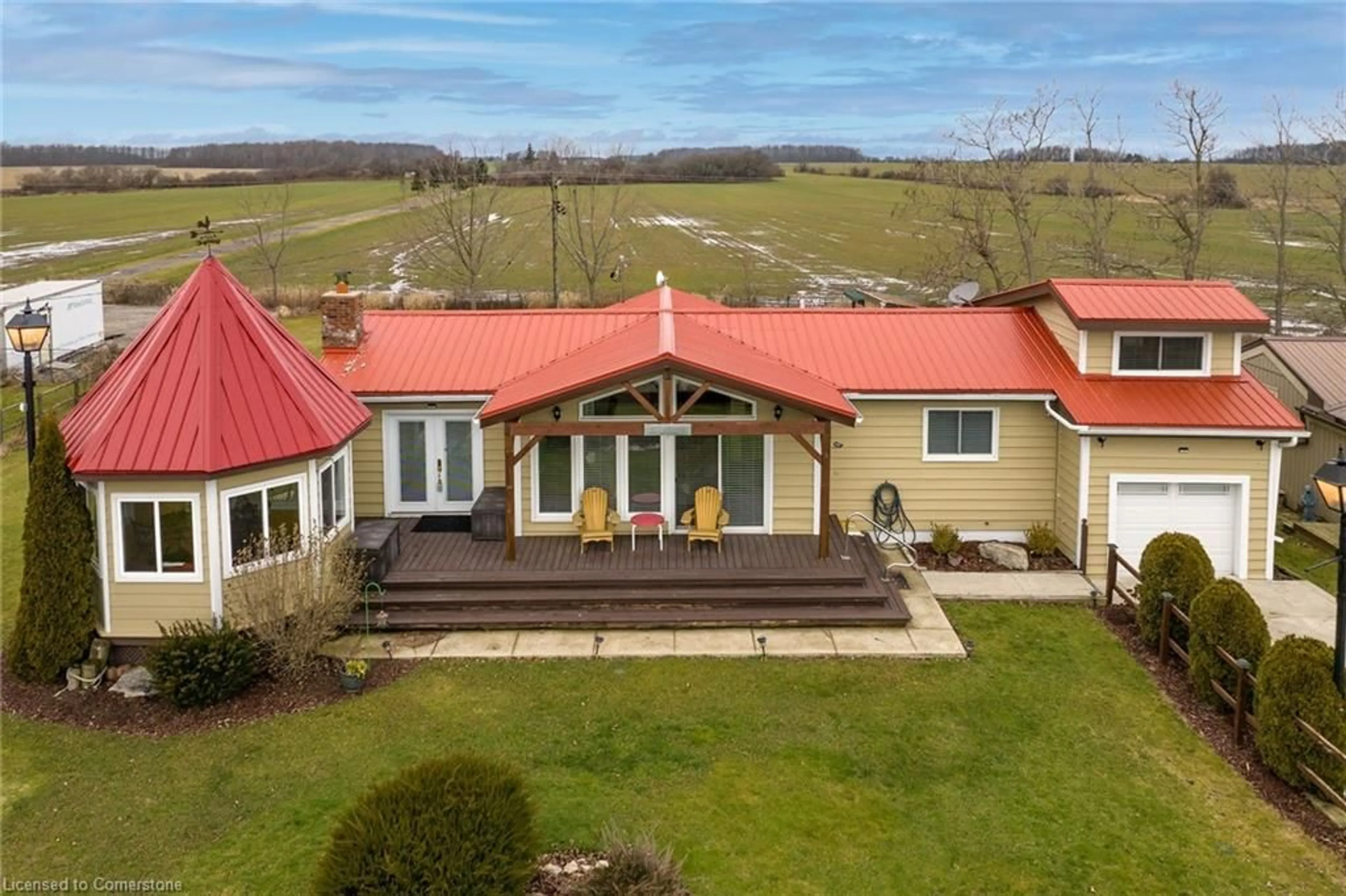 A pic from outside/outdoor area/front of a property/back of a property/a pic from drone, building for 817 Lakeshore Rd, Selkirk Ontario N0A 1P0