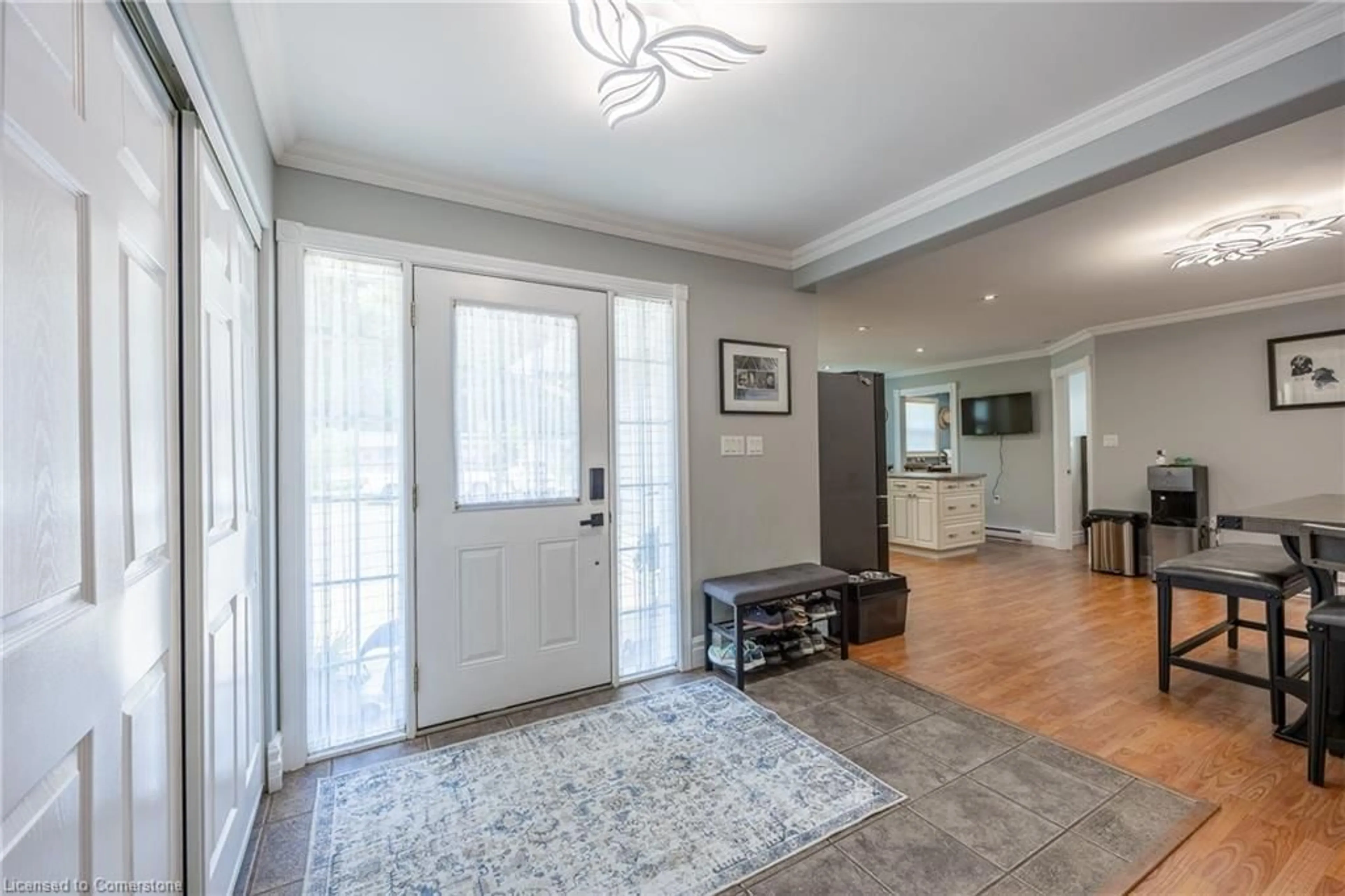 Indoor entryway for 54 Ridgewood Dr, Turkey Point Ontario N0E 1T0
