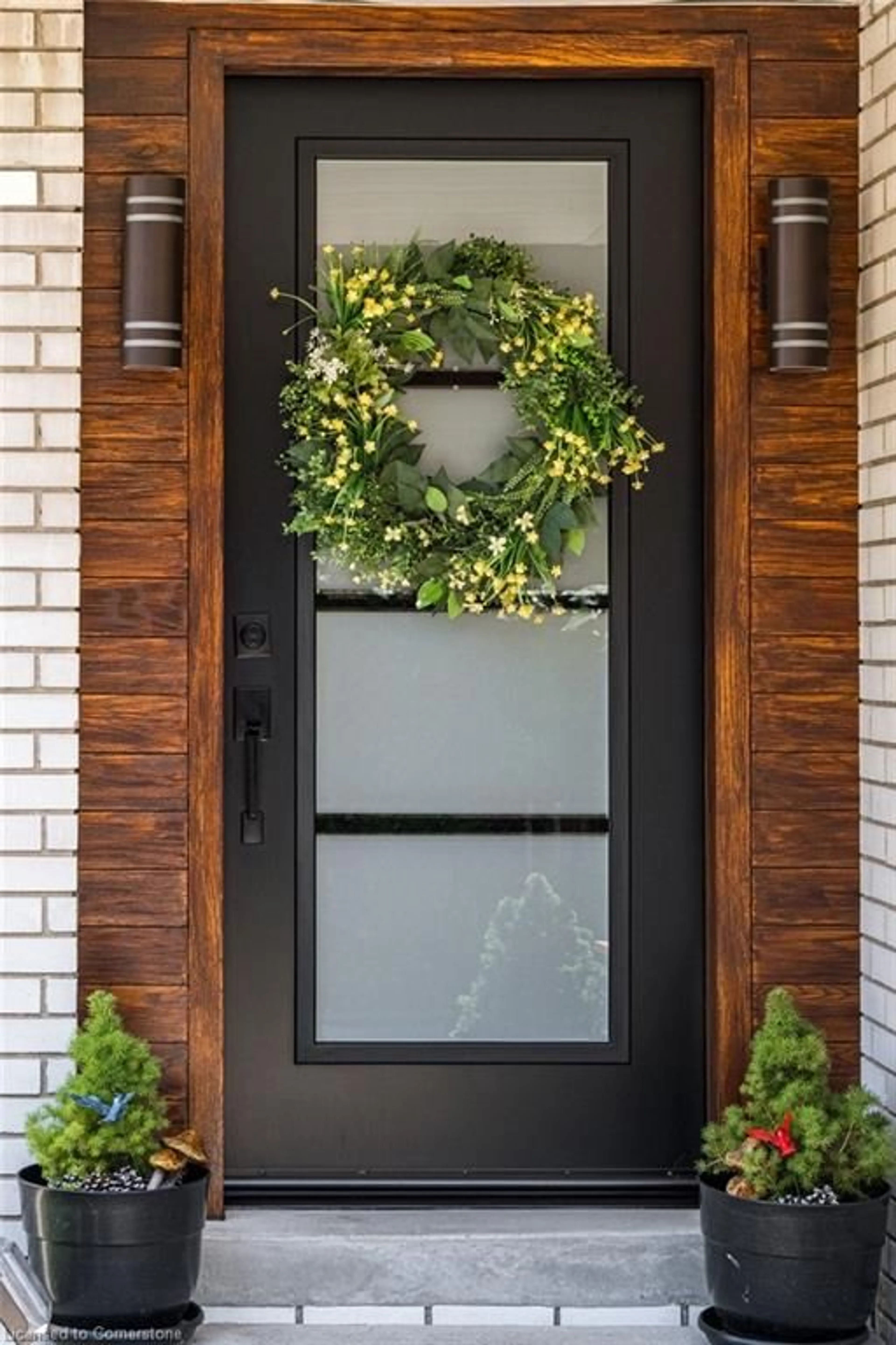 Indoor entryway for 65 Elgar Ave, Hamilton Ontario L8P 3T8