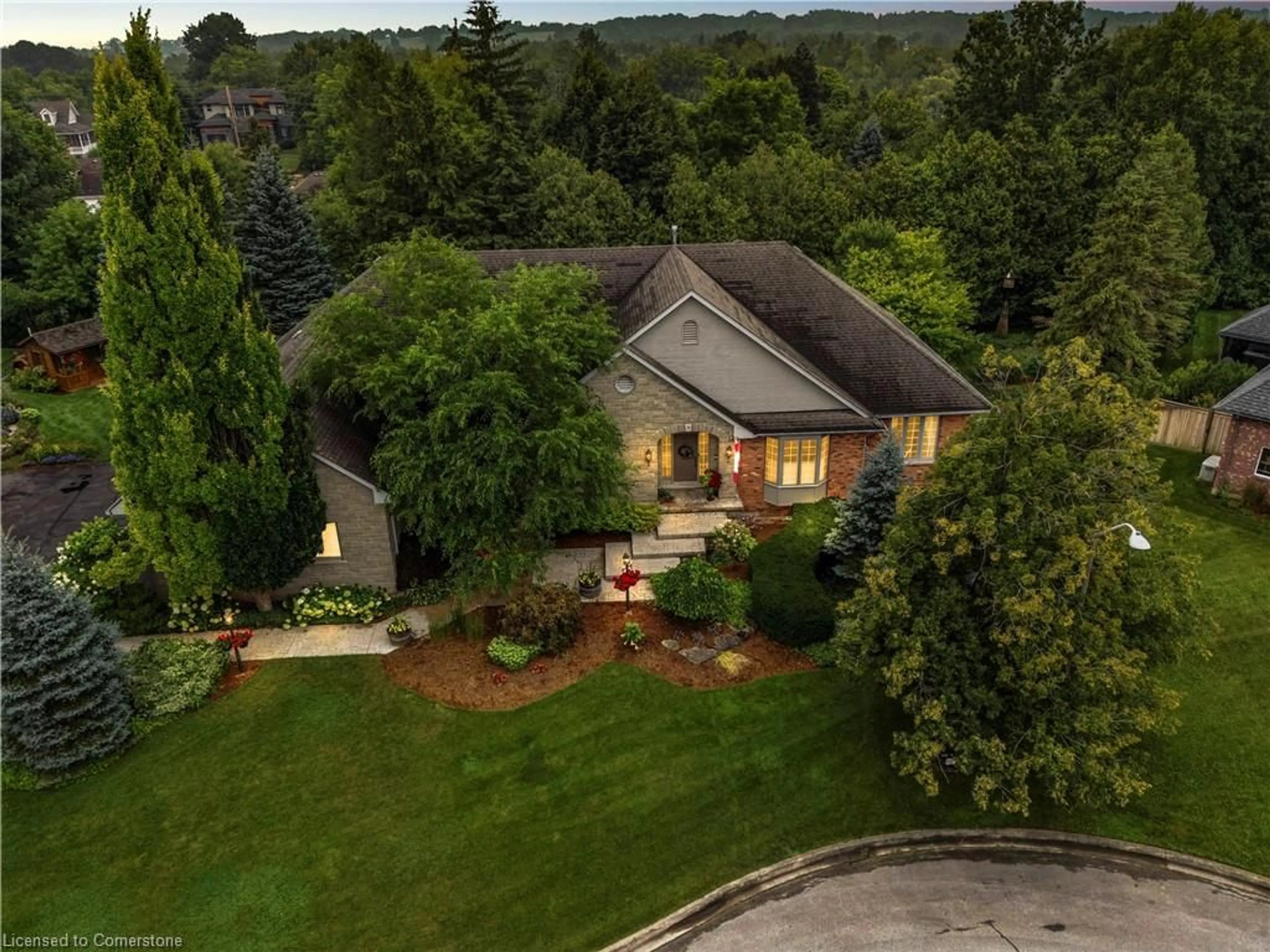 A pic from outside/outdoor area/front of a property/back of a property/a pic from drone, unknown for 31 Cullum Dr, Carlisle Ontario L0R 1H2