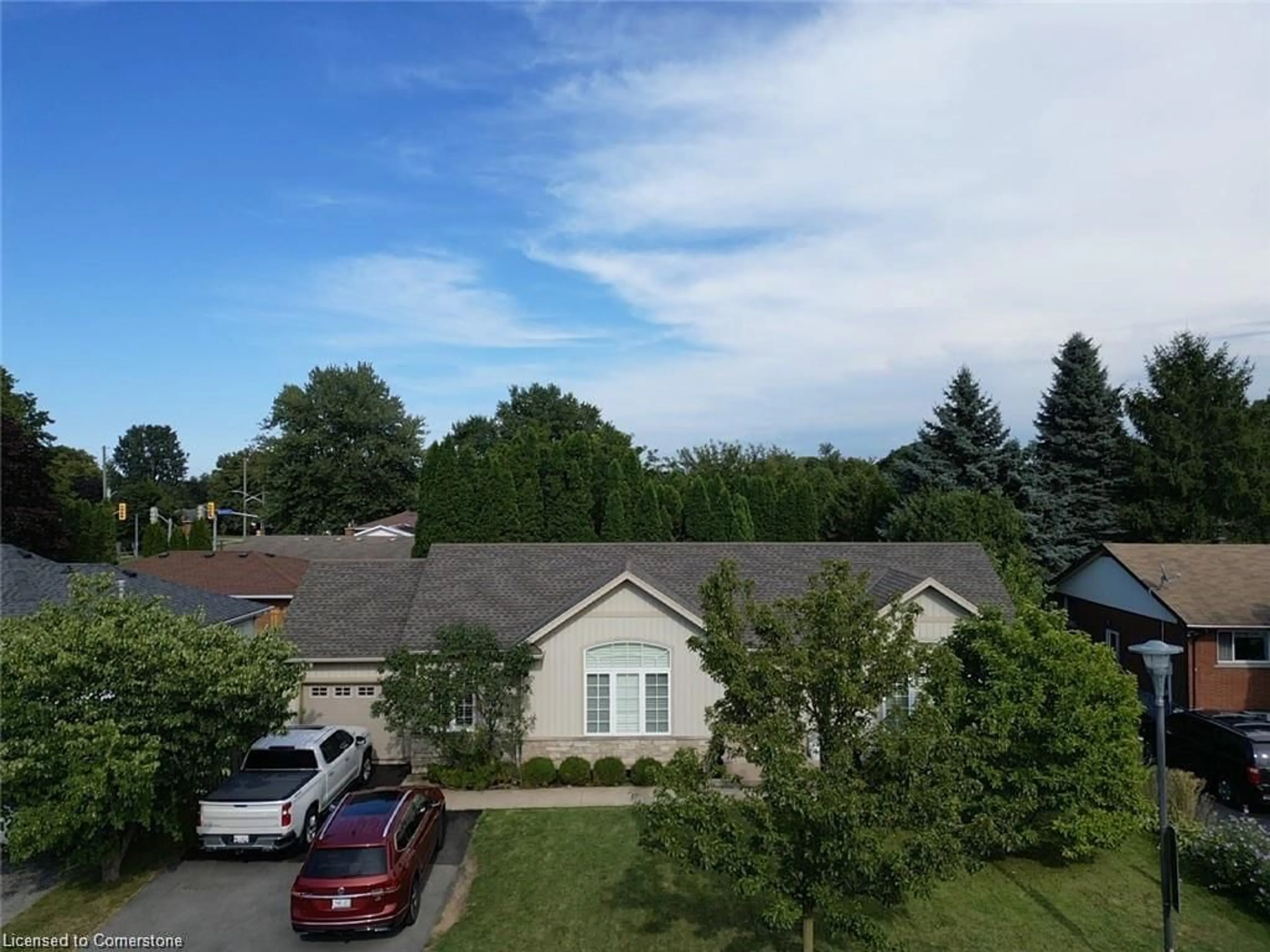 A pic from outside/outdoor area/front of a property/back of a property/a pic from drone, unknown for 3 Chancery Cir, St. Catharines Ontario L2M 7R3