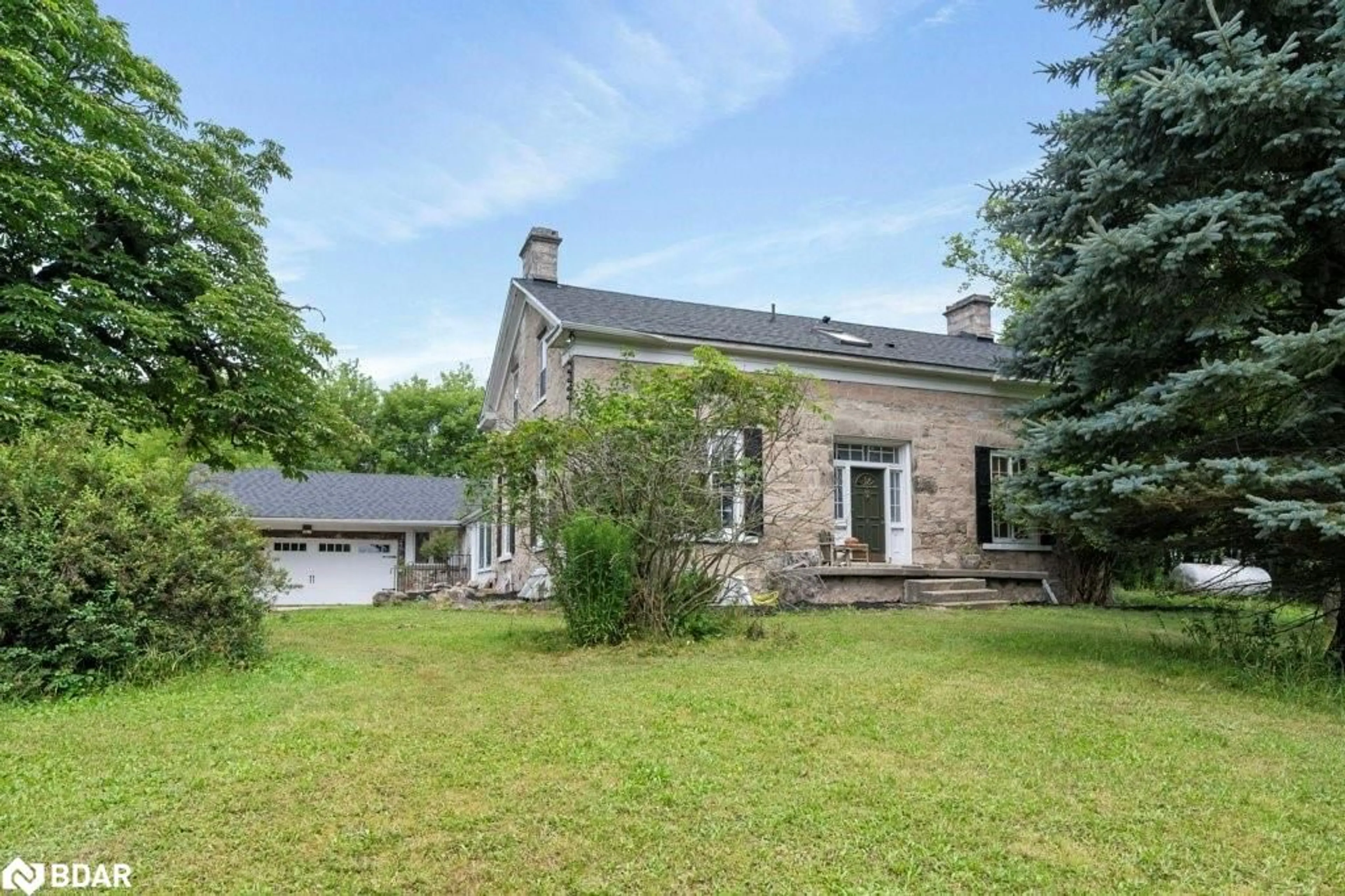 A pic from outside/outdoor area/front of a property/back of a property/a pic from drone, building for 5595 25 Side Road, Milton Ontario L7J 2L7