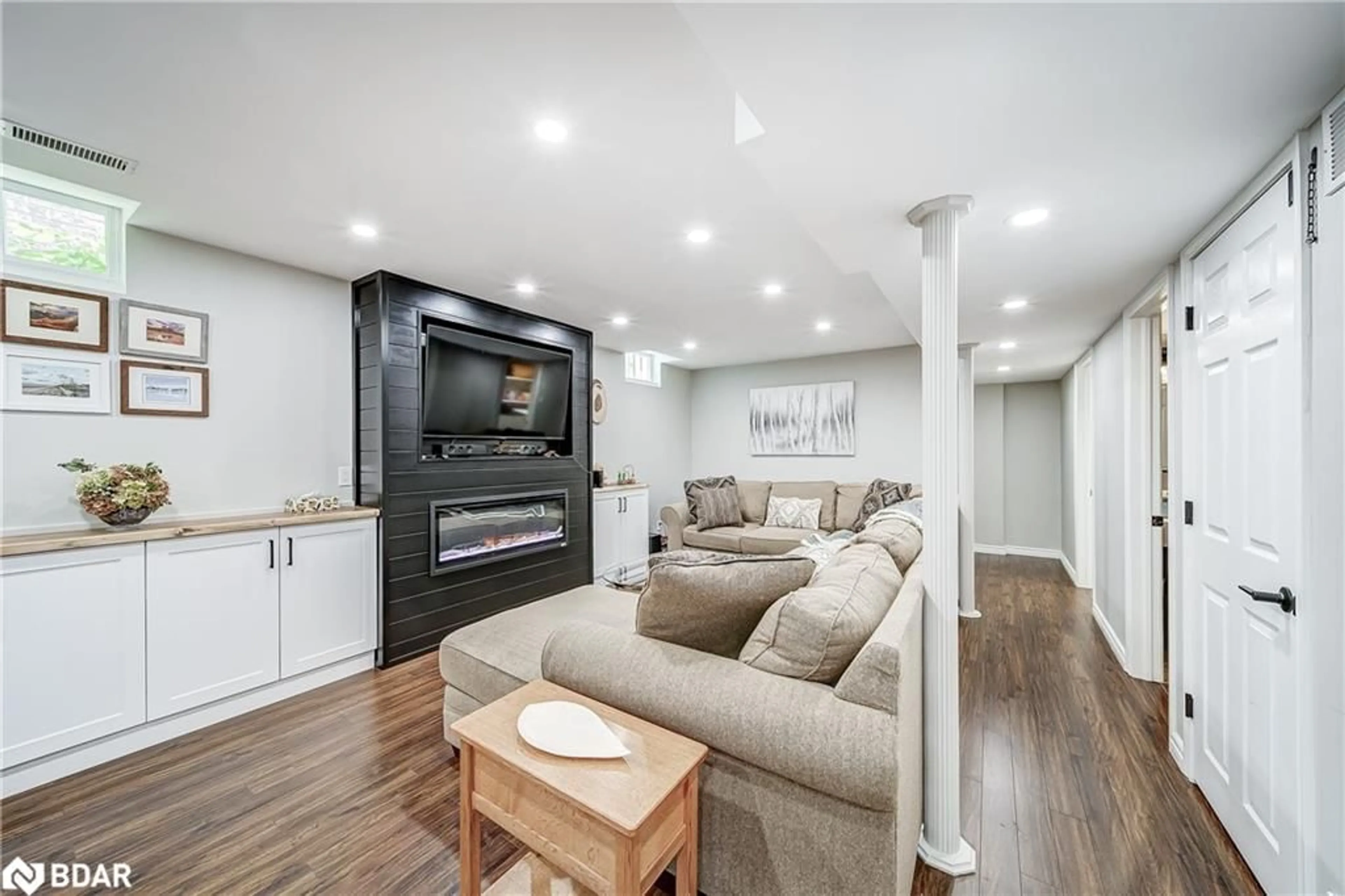 Home theater for 28 Fife Rd, Aurora Ontario L4G 6Z1