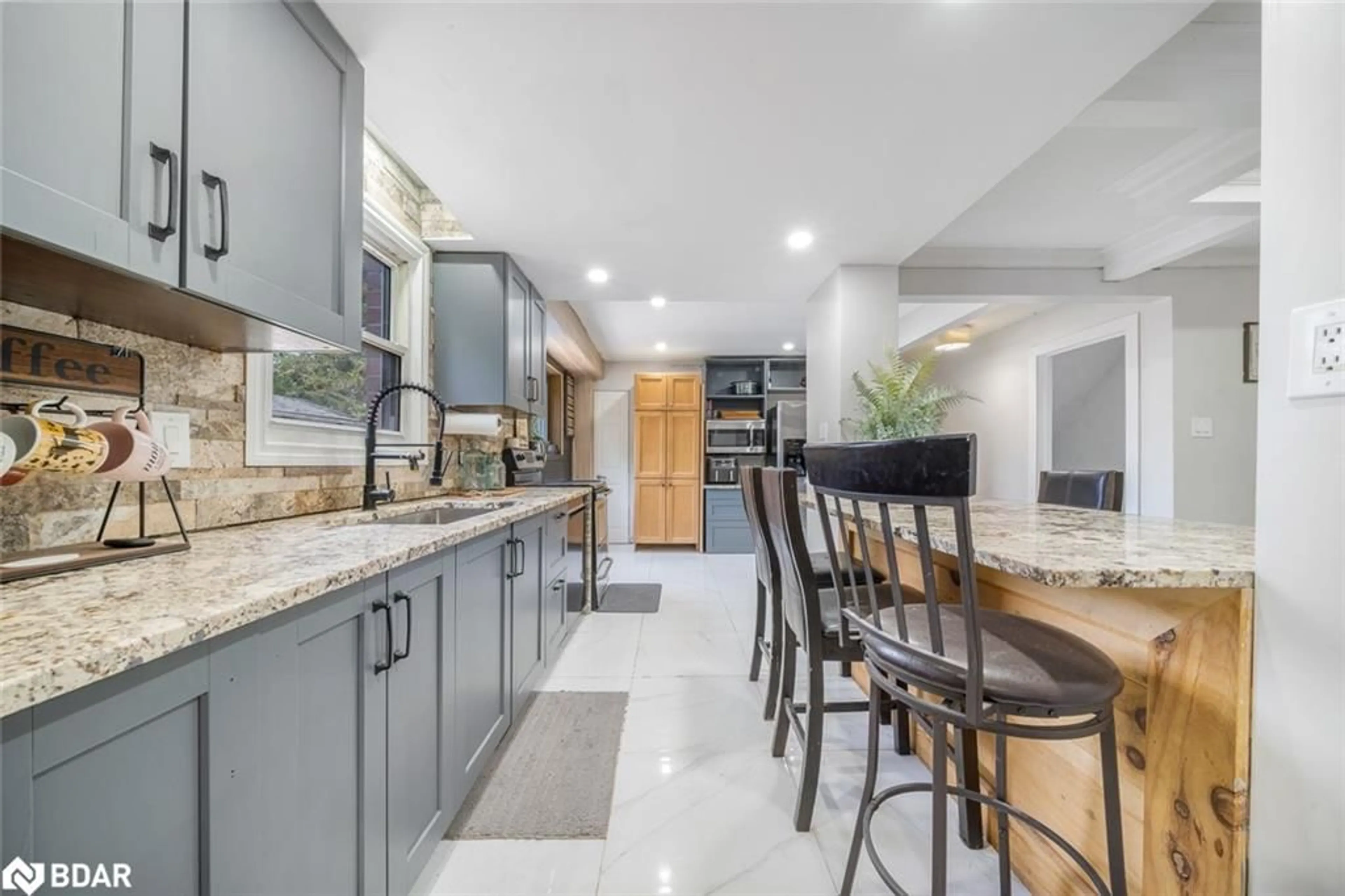 Open concept kitchen, ceramic/tile floor for 50 Stewart Ave, Alliston Ontario L9R 1C2