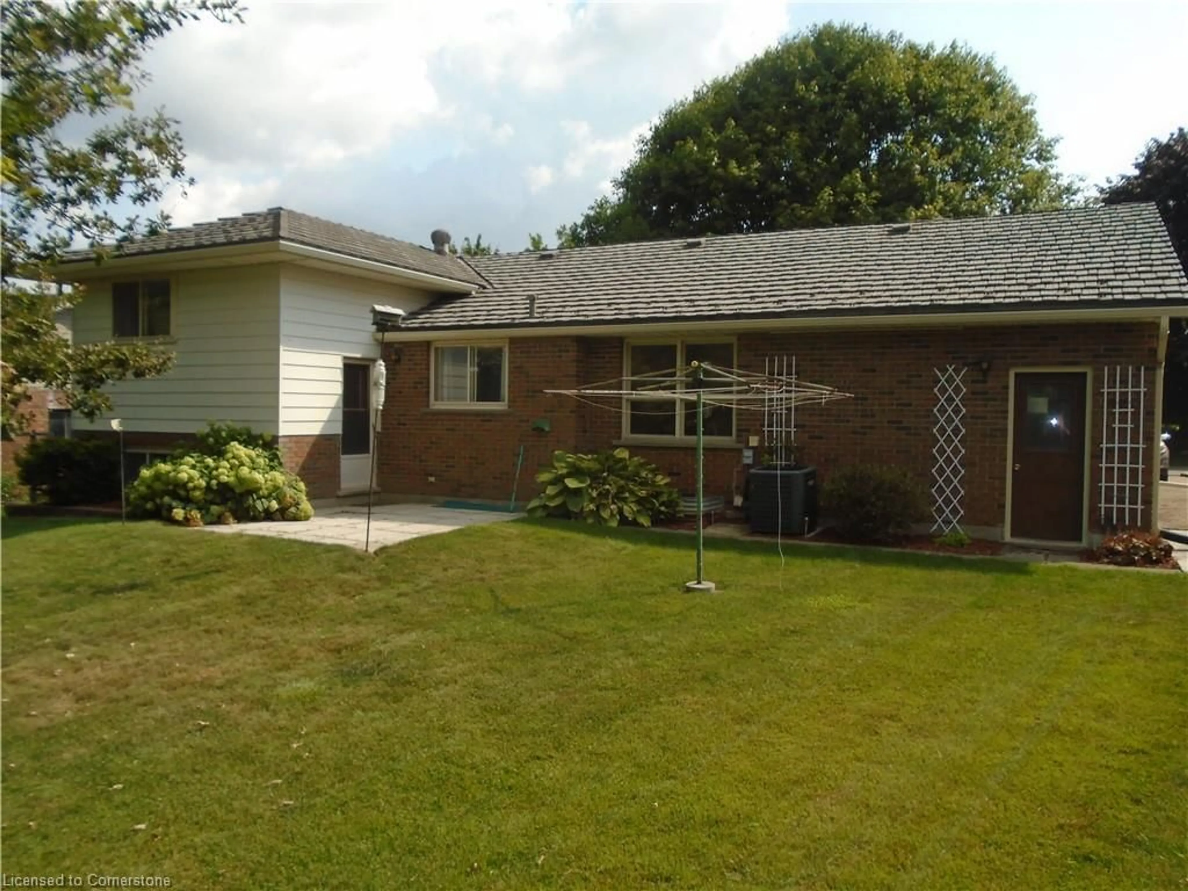 A pic from outside/outdoor area/front of a property/back of a property/a pic from drone, street for 10 Sheridan Blvd, Simcoe Ontario N3Y 4W4