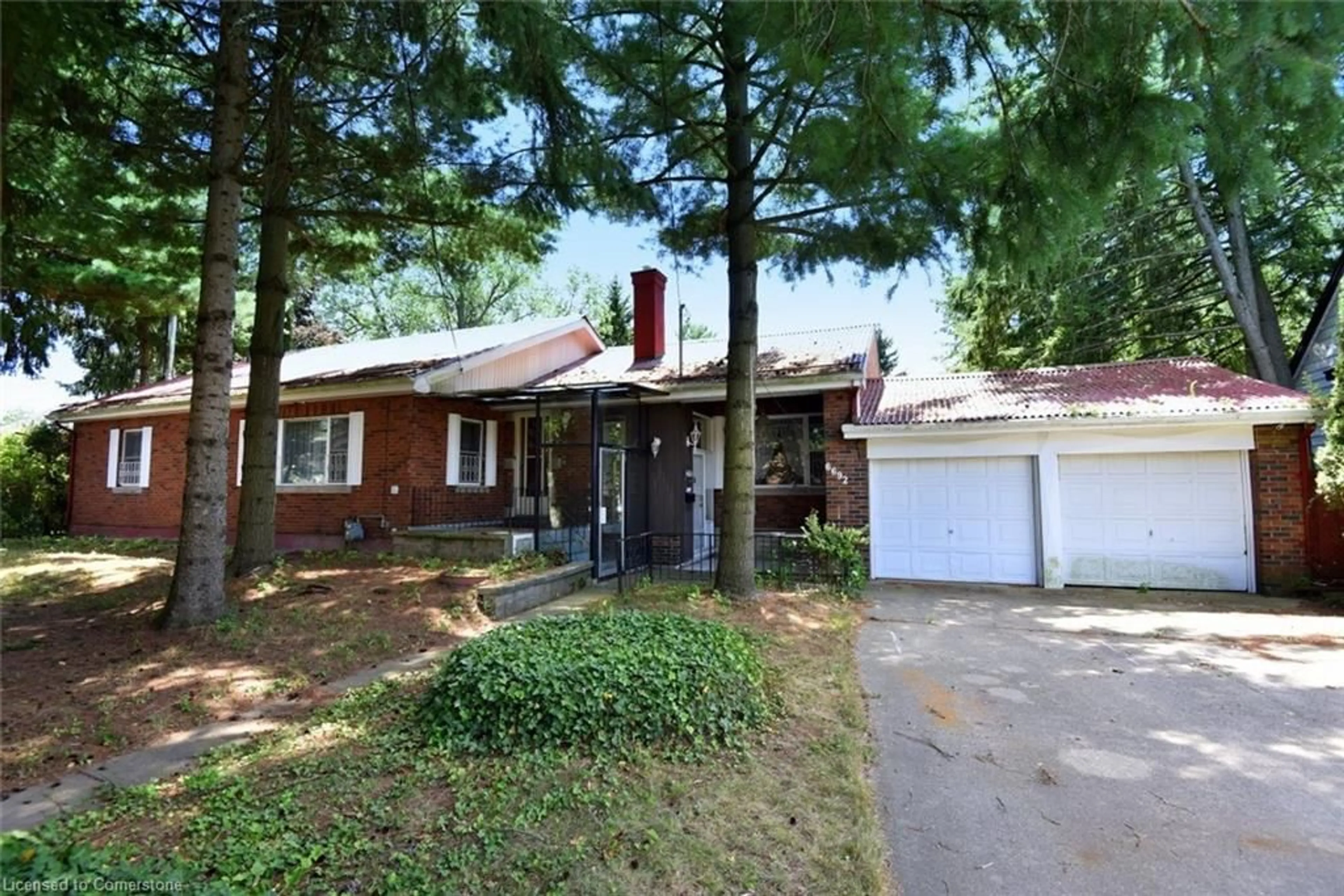 Home with brick exterior material, street for 6692 Barker St, Niagara Falls Ontario L2G 1Z2
