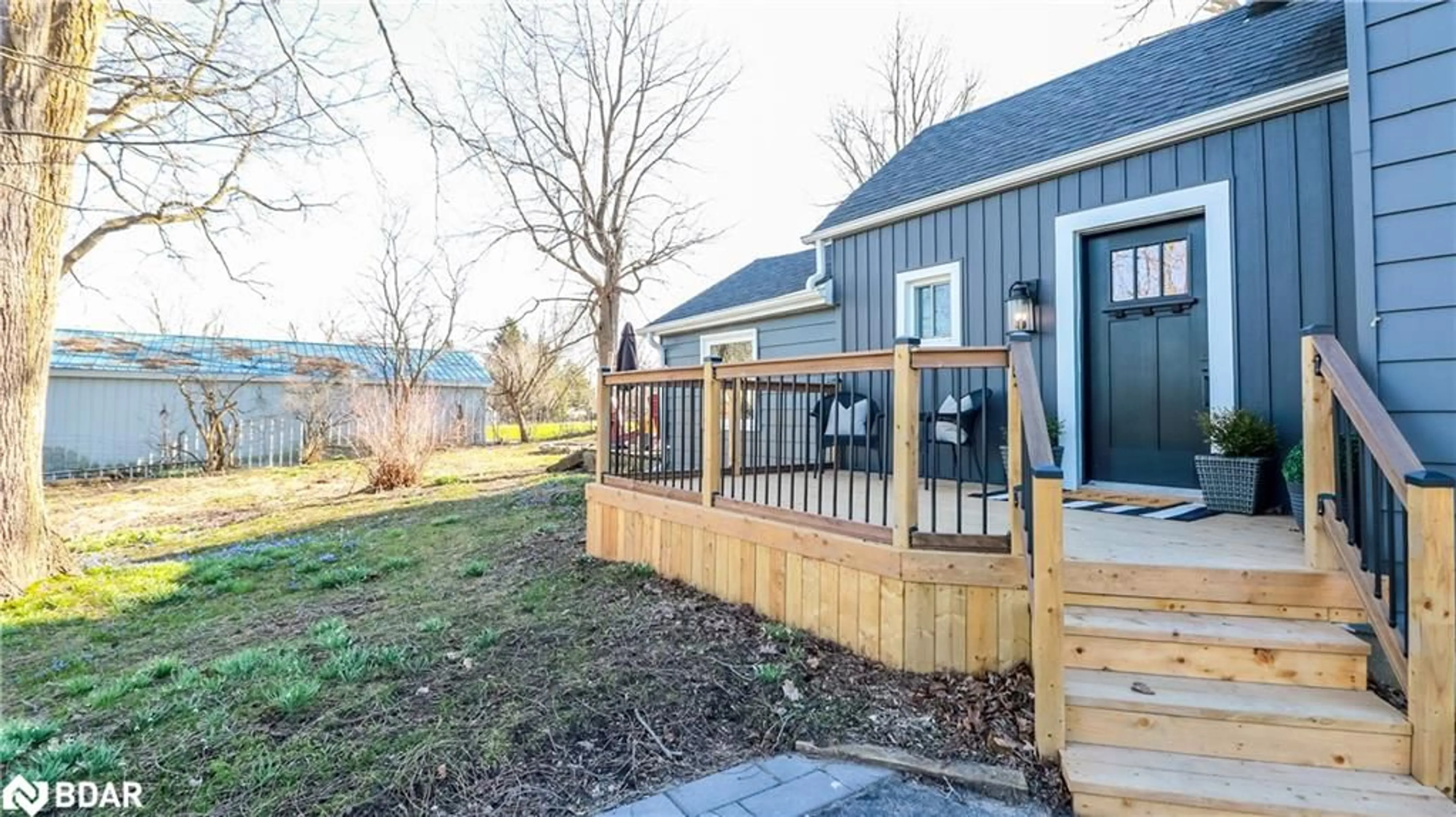 Patio, unknown for 2223 Victoria St, Innisfil Ontario L9S 1J8
