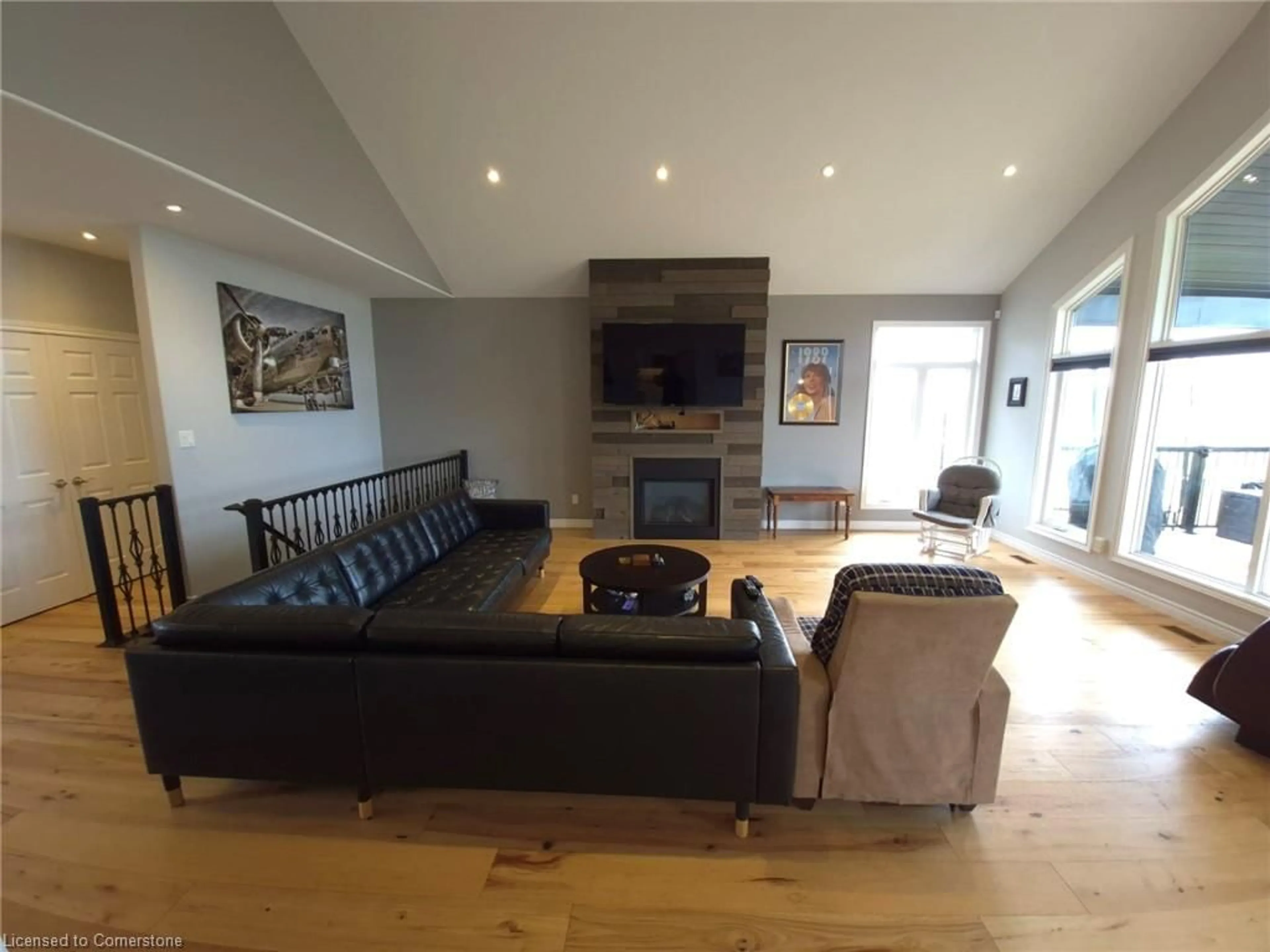 Living room with furniture, wood/laminate floor for 1 Phillips Crt, Dunnville Ontario N1A 2W2