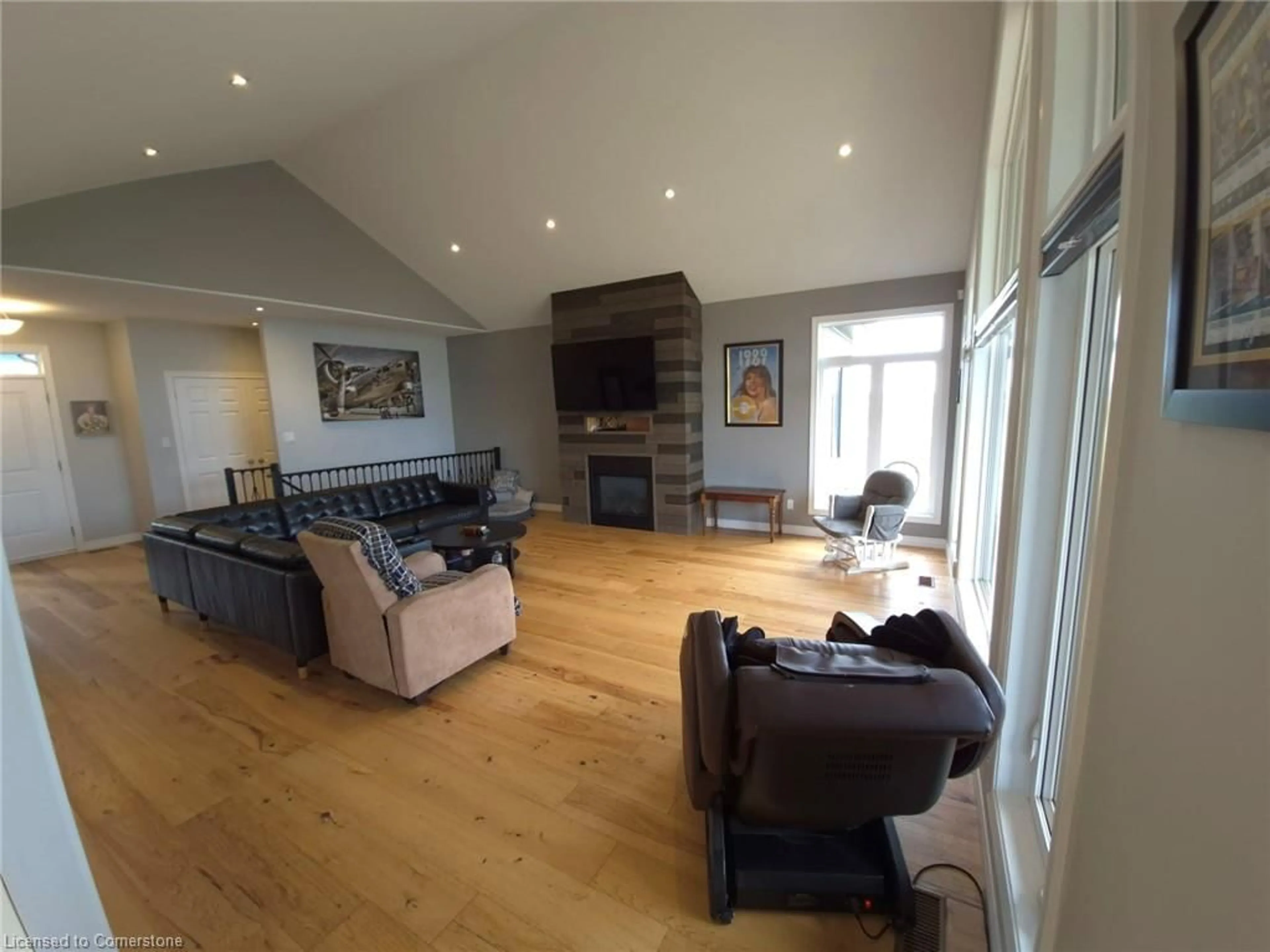 Living room with furniture, wood/laminate floor for 1 Phillips Crt, Dunnville Ontario N1A 2W2