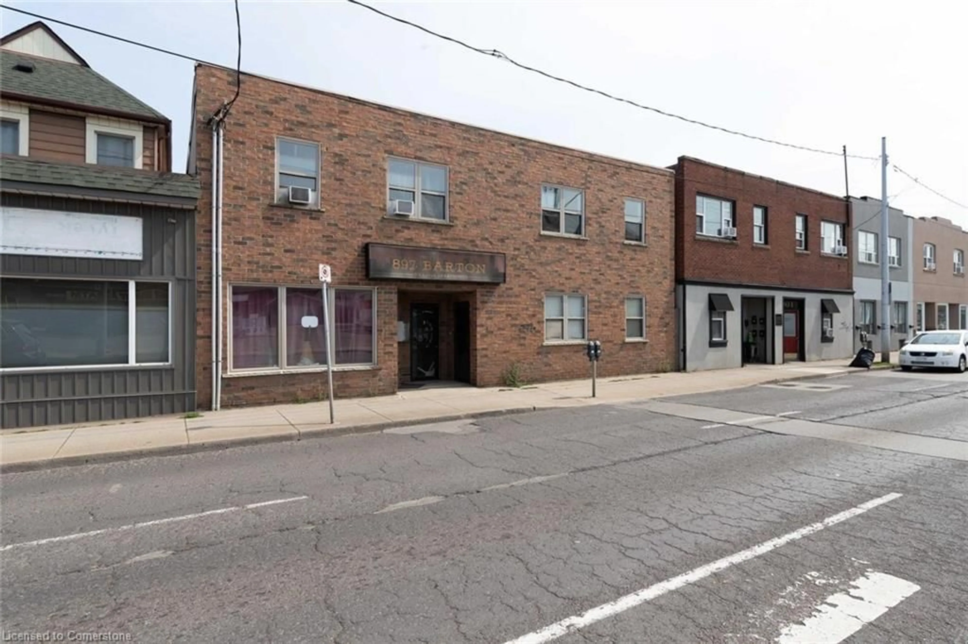 Unknown for 897 Barton St, Hamilton Ontario L8L 3B8