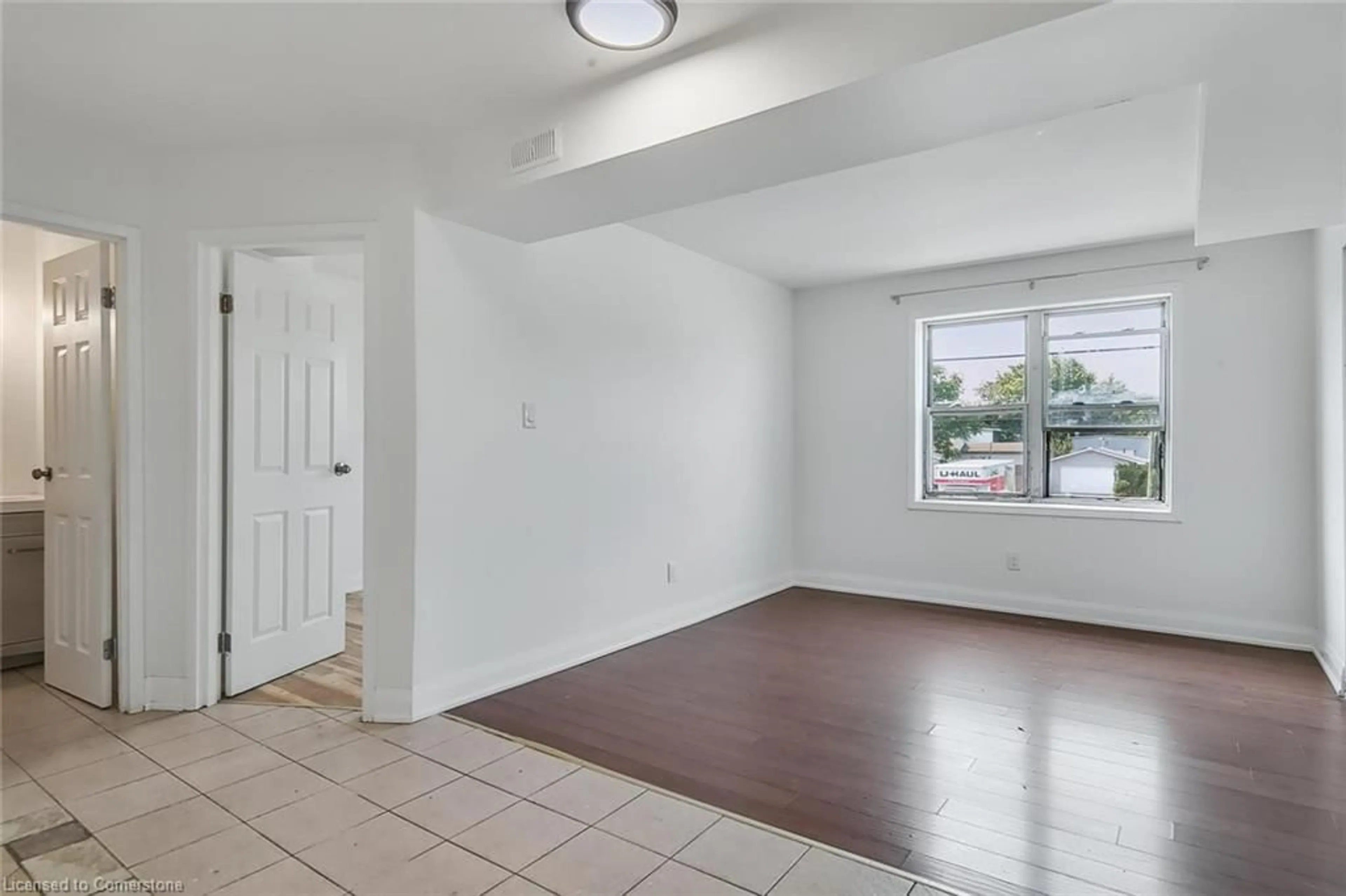 A pic of a room for 897 Barton St, Hamilton Ontario L8L 3B8