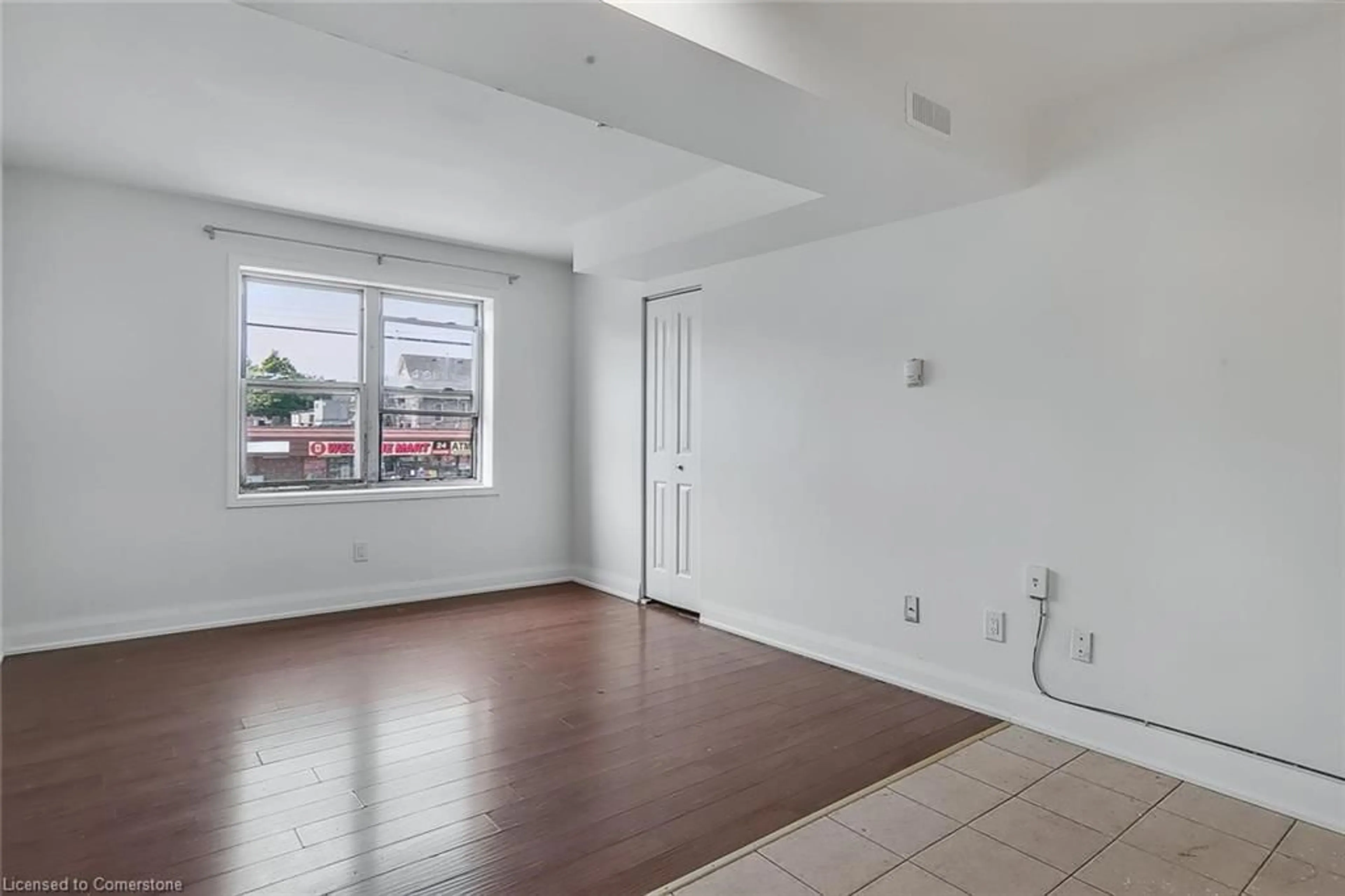 A pic of a room for 897 Barton St, Hamilton Ontario L8L 3B8