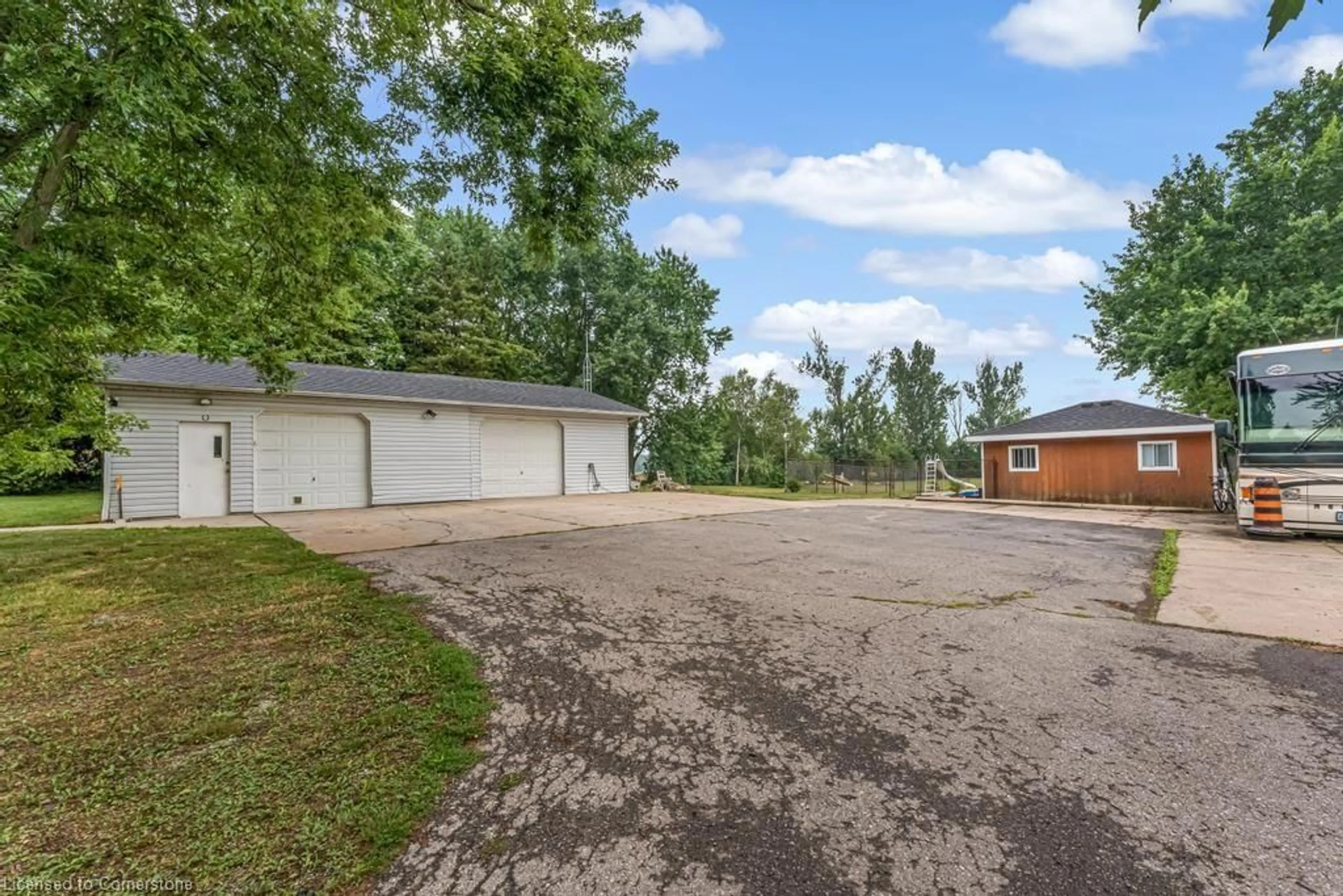 A pic from outside/outdoor area/front of a property/back of a property/a pic from drone, unknown for 70 Sawmill Rd, Caledonia Ontario N3W 1Y6