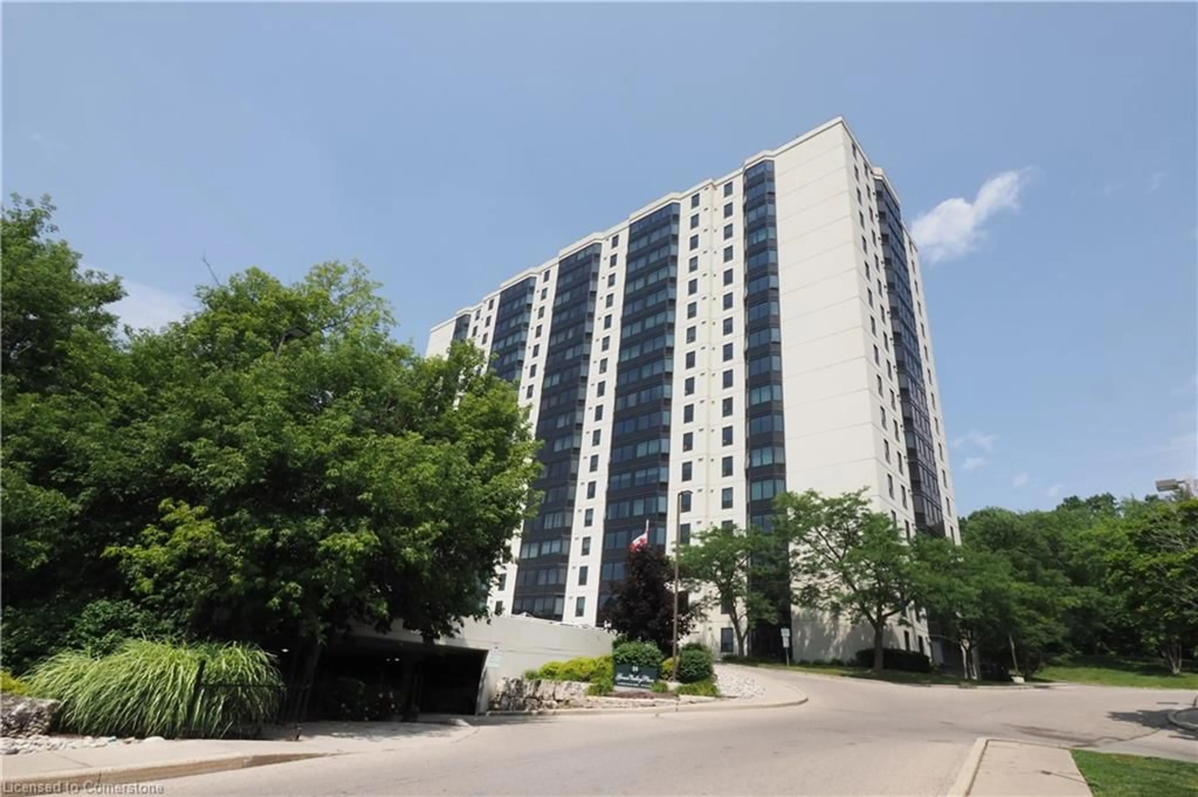 Indoor foyer for 35 Green Valley Dr #1601, Kitchener Ontario N2P 2A5
