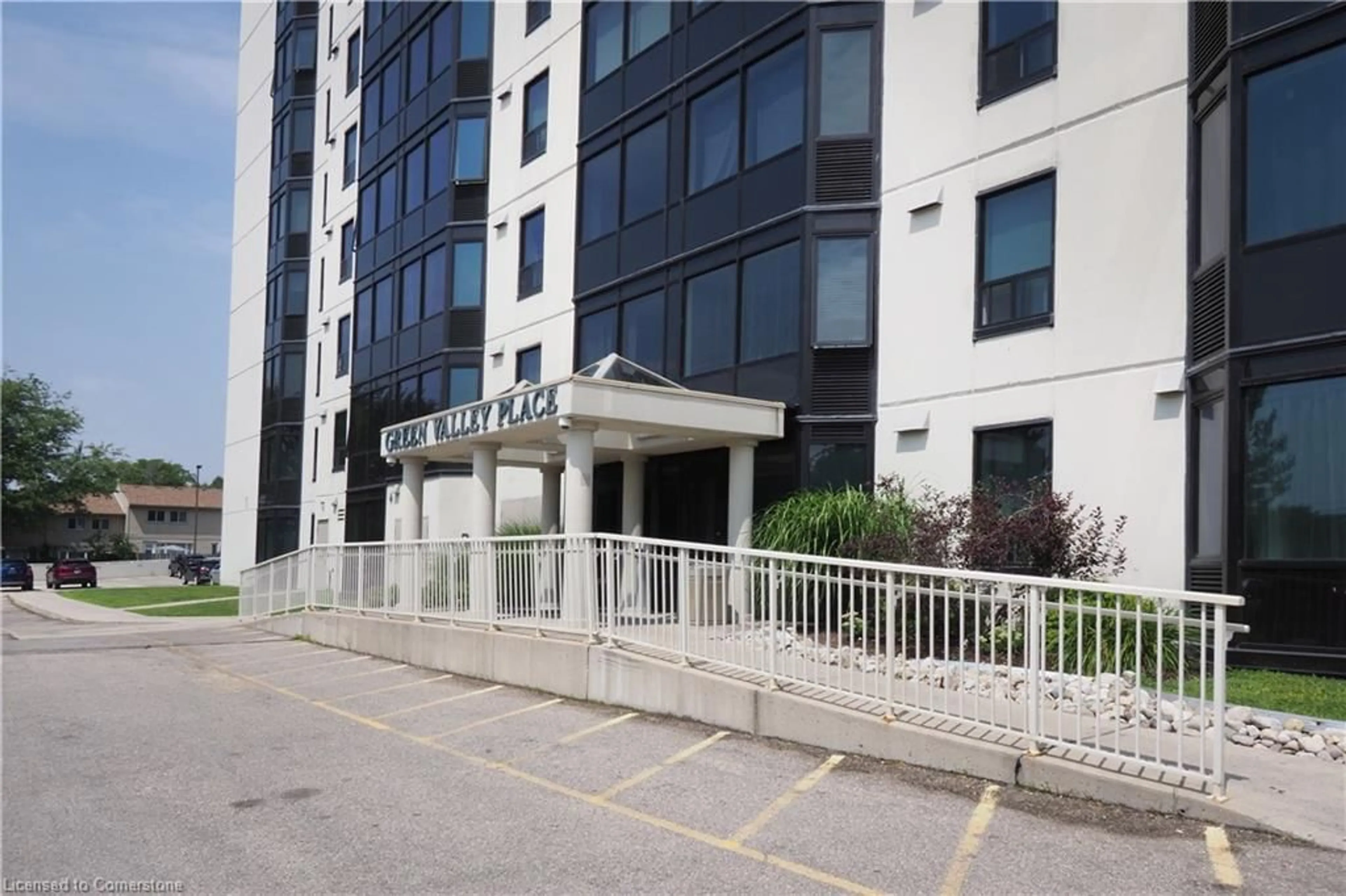 Patio, building for 35 Green Valley Dr #1601, Kitchener Ontario N2P 2A5