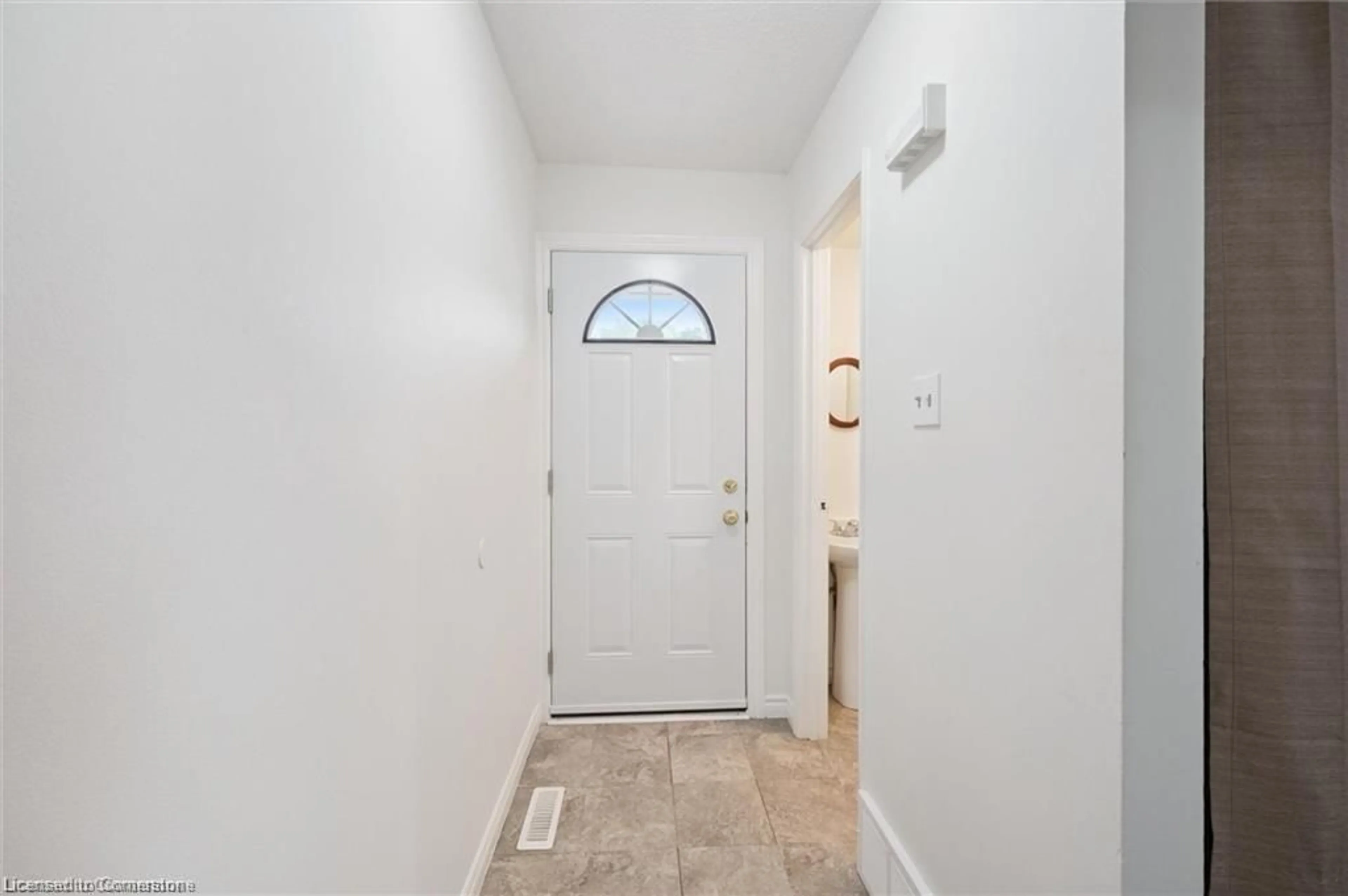 Indoor entryway for 320 Bluevale St #A, Waterloo Ontario N2J 4G3