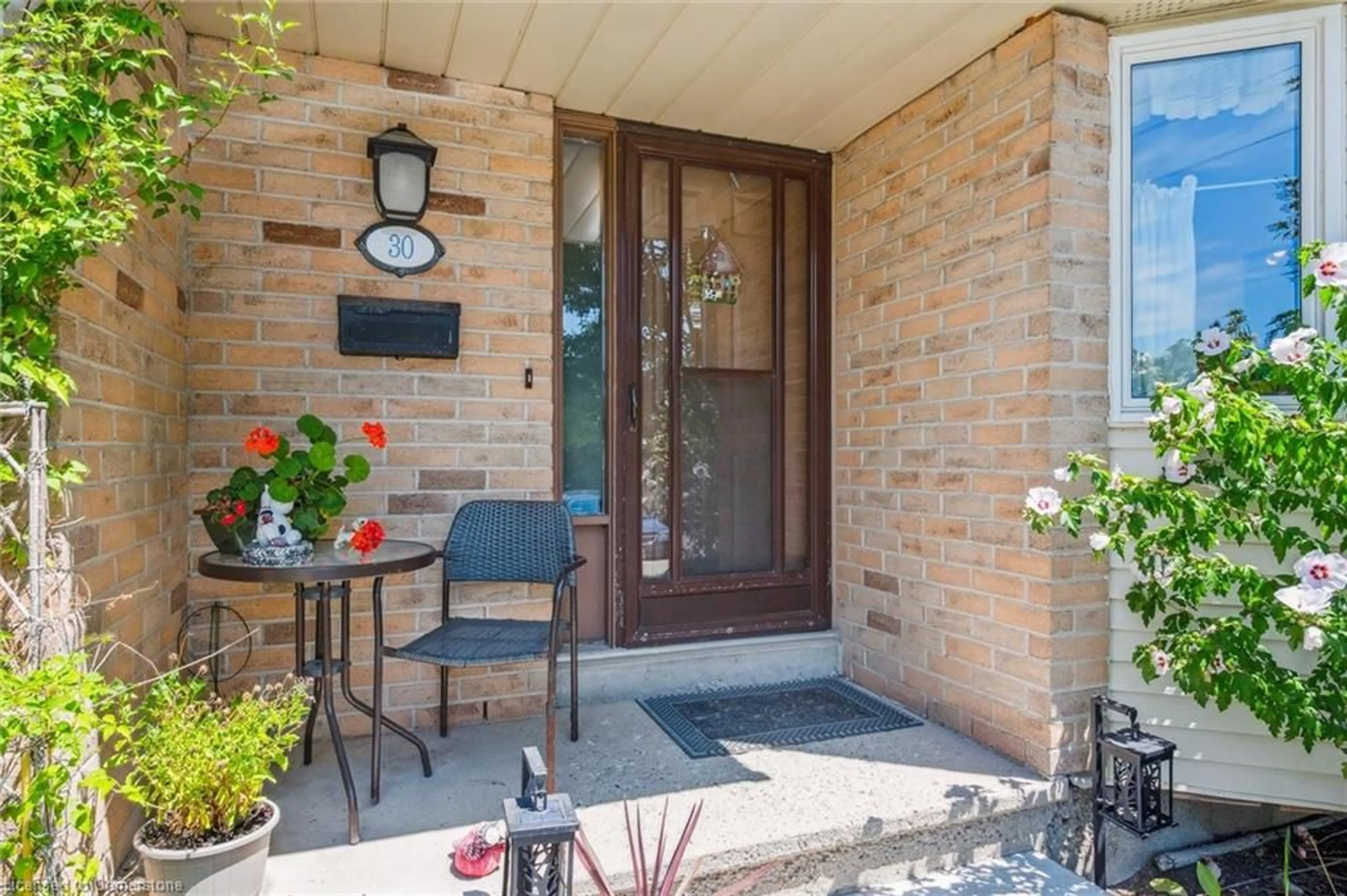 Indoor entryway for 40 Silvercreek Pky #30, Guelph Ontario N1H 7X5