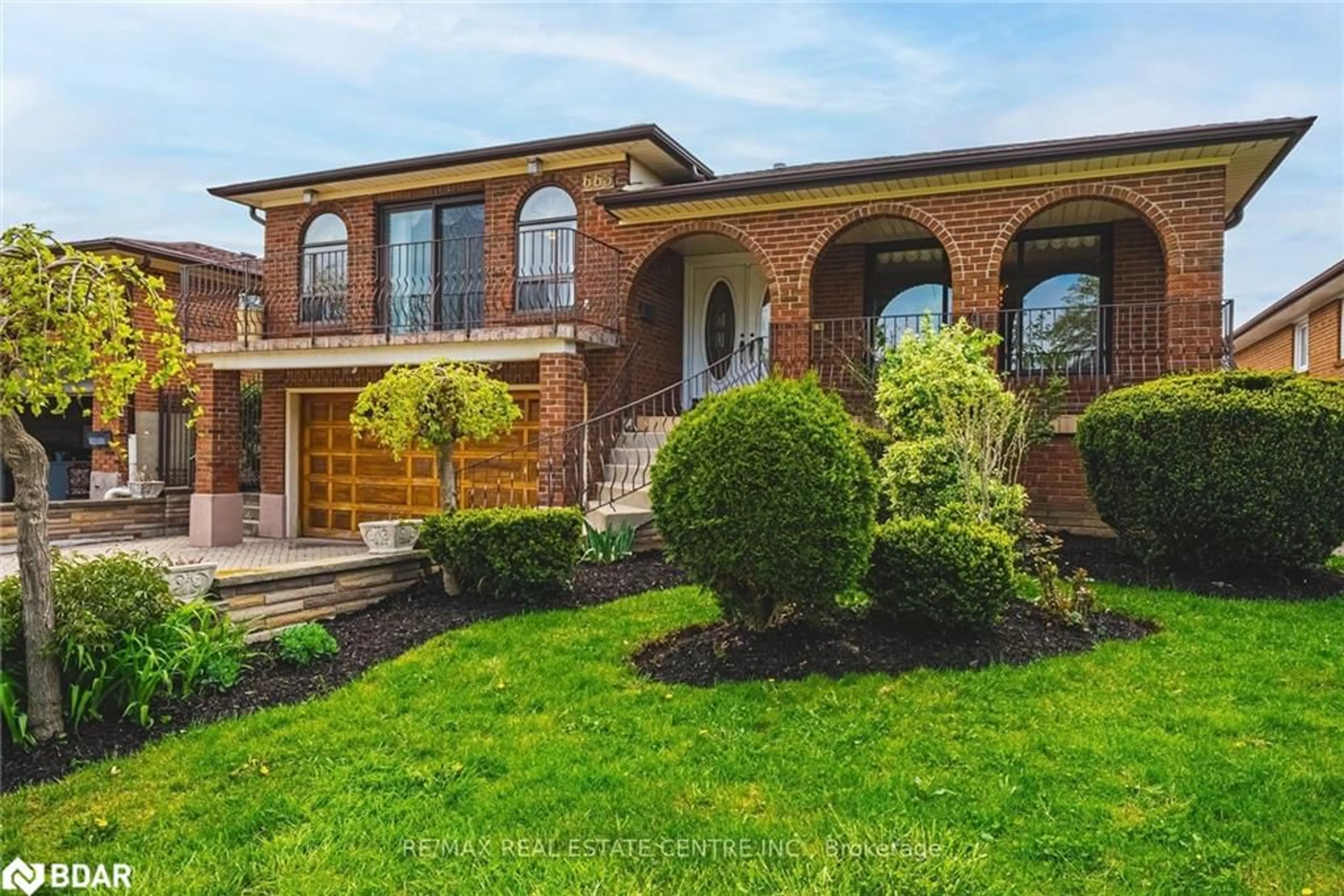 Home with brick exterior material, unknown for 665 Woodbridge Ave, Woodbridge Ontario L4L 2T9
