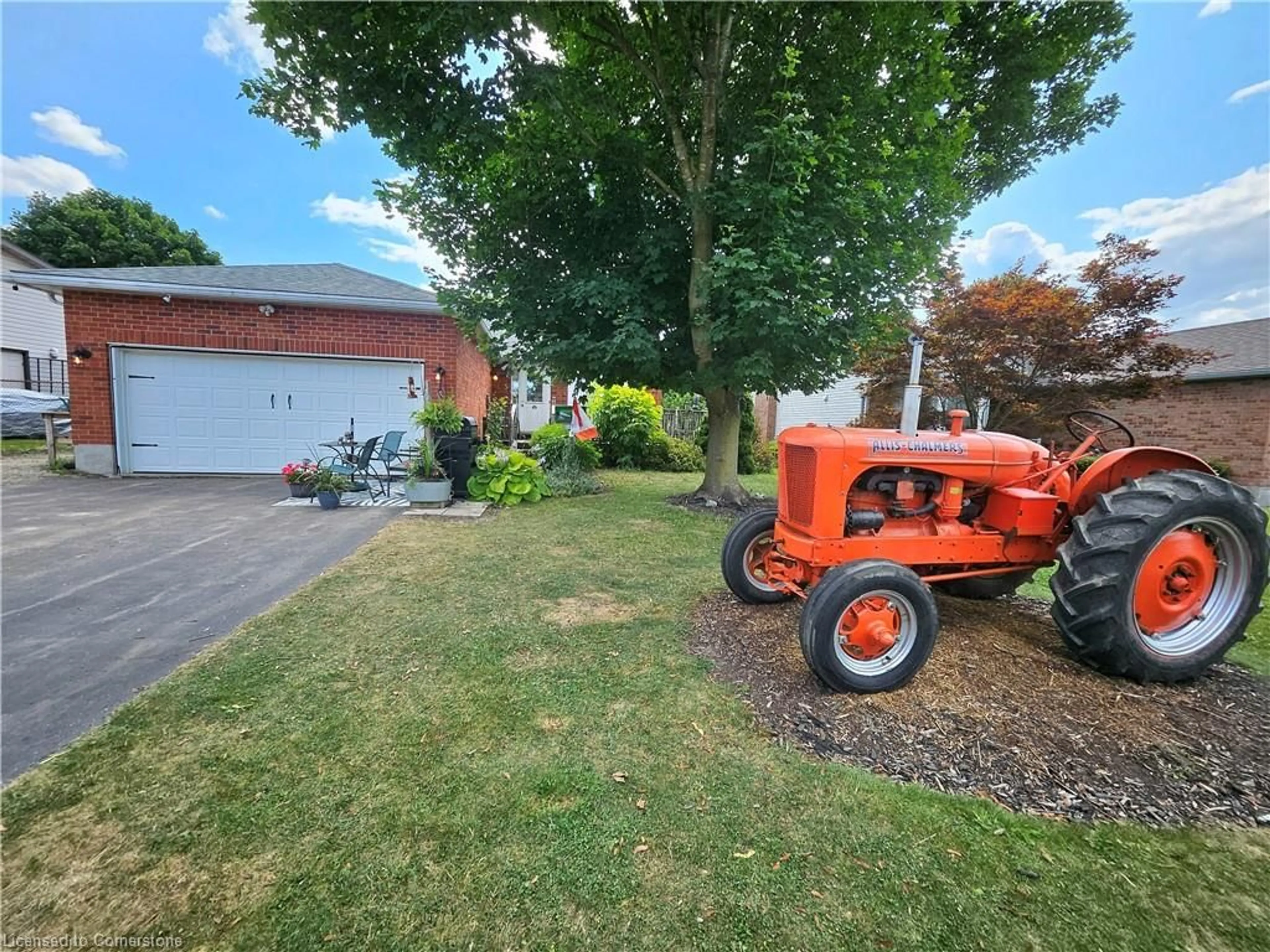 A pic from outside/outdoor area/front of a property/back of a property/a pic from drone, street for 115 Miller Cres, Palmerston Ontario N0G 2P0
