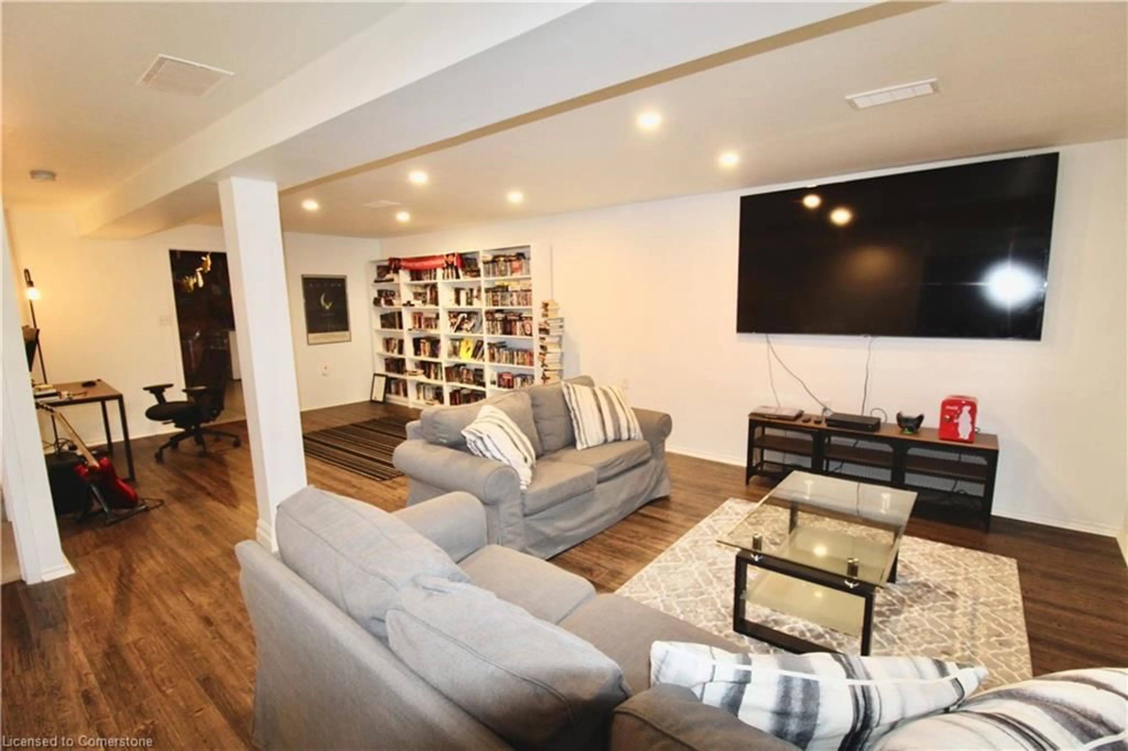Living room with furniture, wood/laminate floor for 4451 Michael Ave, Beamsville Ontario L3J 0E2