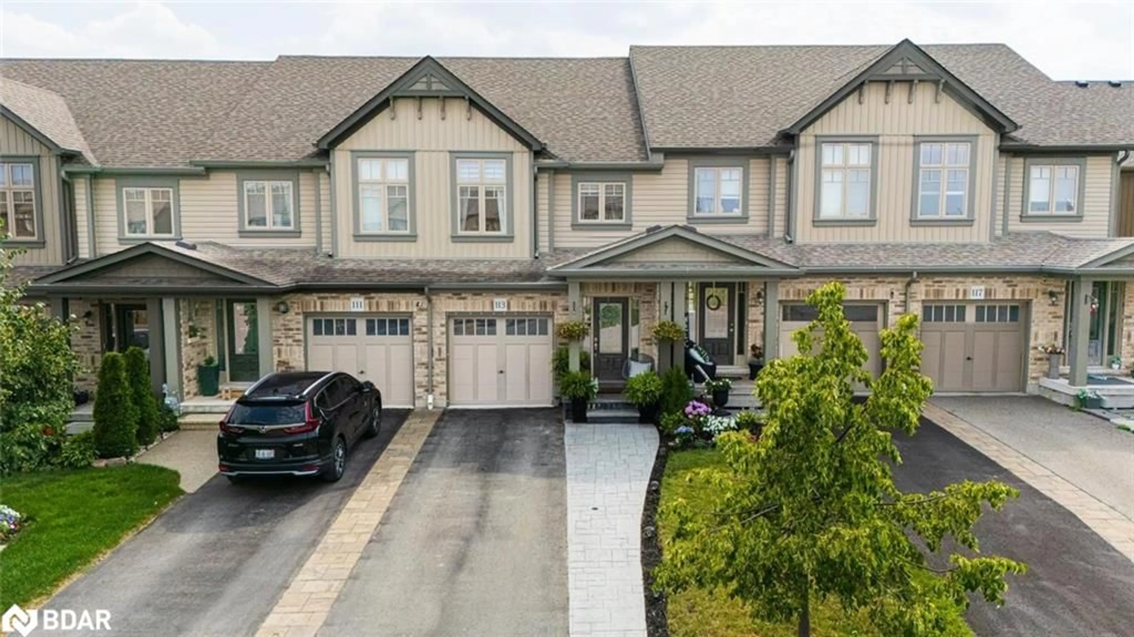 A pic from outside/outdoor area/front of a property/back of a property/a pic from drone, street for 113 Winterton Crt, Orangeville Ontario L9W 6Z7