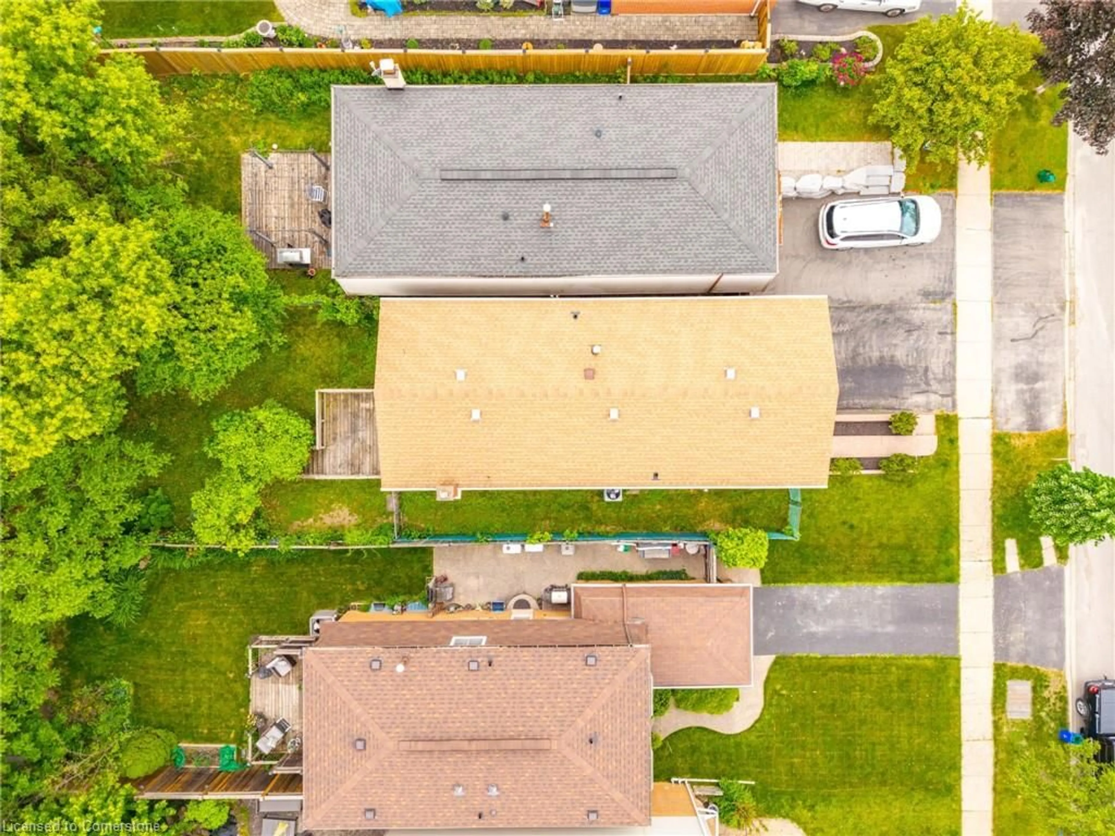 A pic from outside/outdoor area/front of a property/back of a property/a pic from drone, street for 3348 Hannibal Rd, Burlington Ontario L7M 1R7