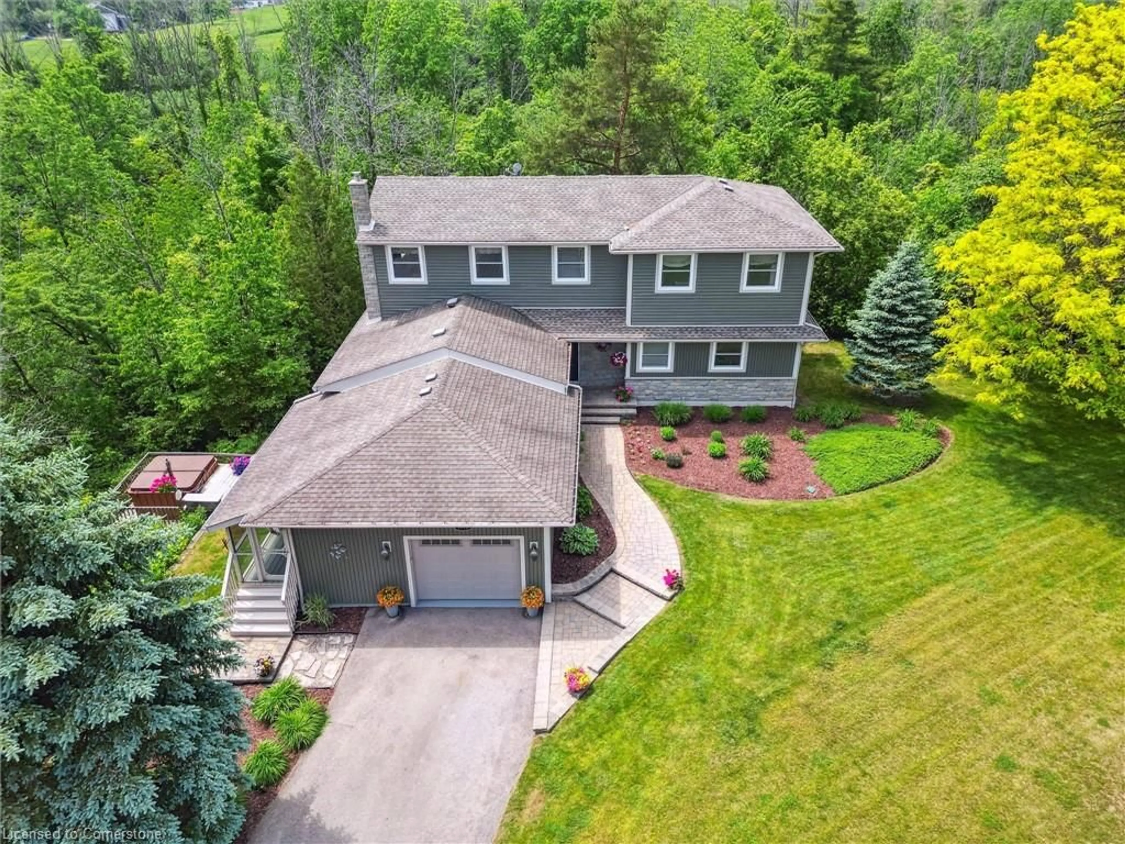 A pic from outside/outdoor area/front of a property/back of a property/a pic from drone, unknown for 1778 Old Waterdown Rd, Burlington Ontario L7P 0T2