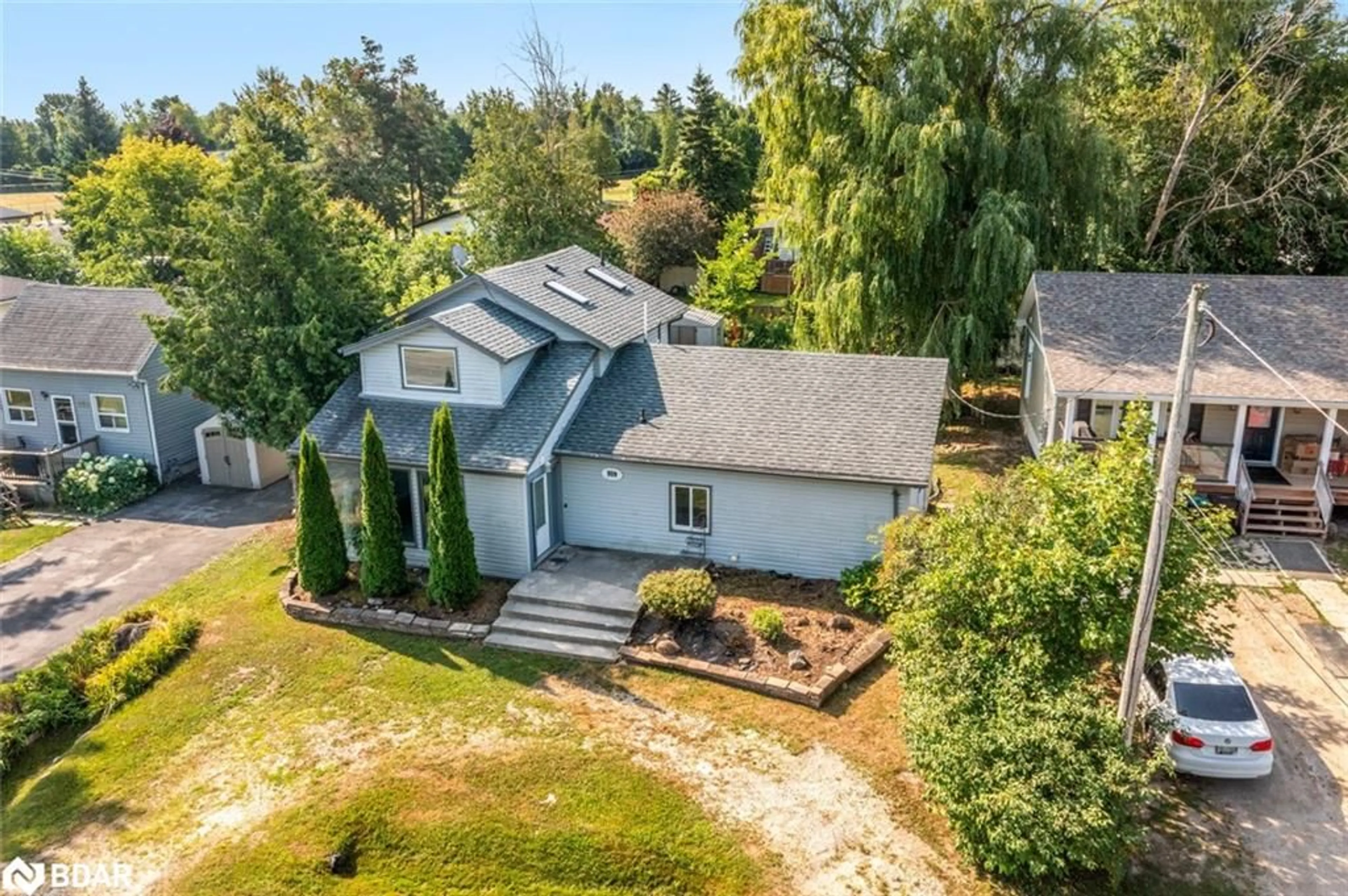 A pic from outside/outdoor area/front of a property/back of a property/a pic from drone, unknown for 939 Clifton Blvd, Innisfil Ontario L9S 1S4