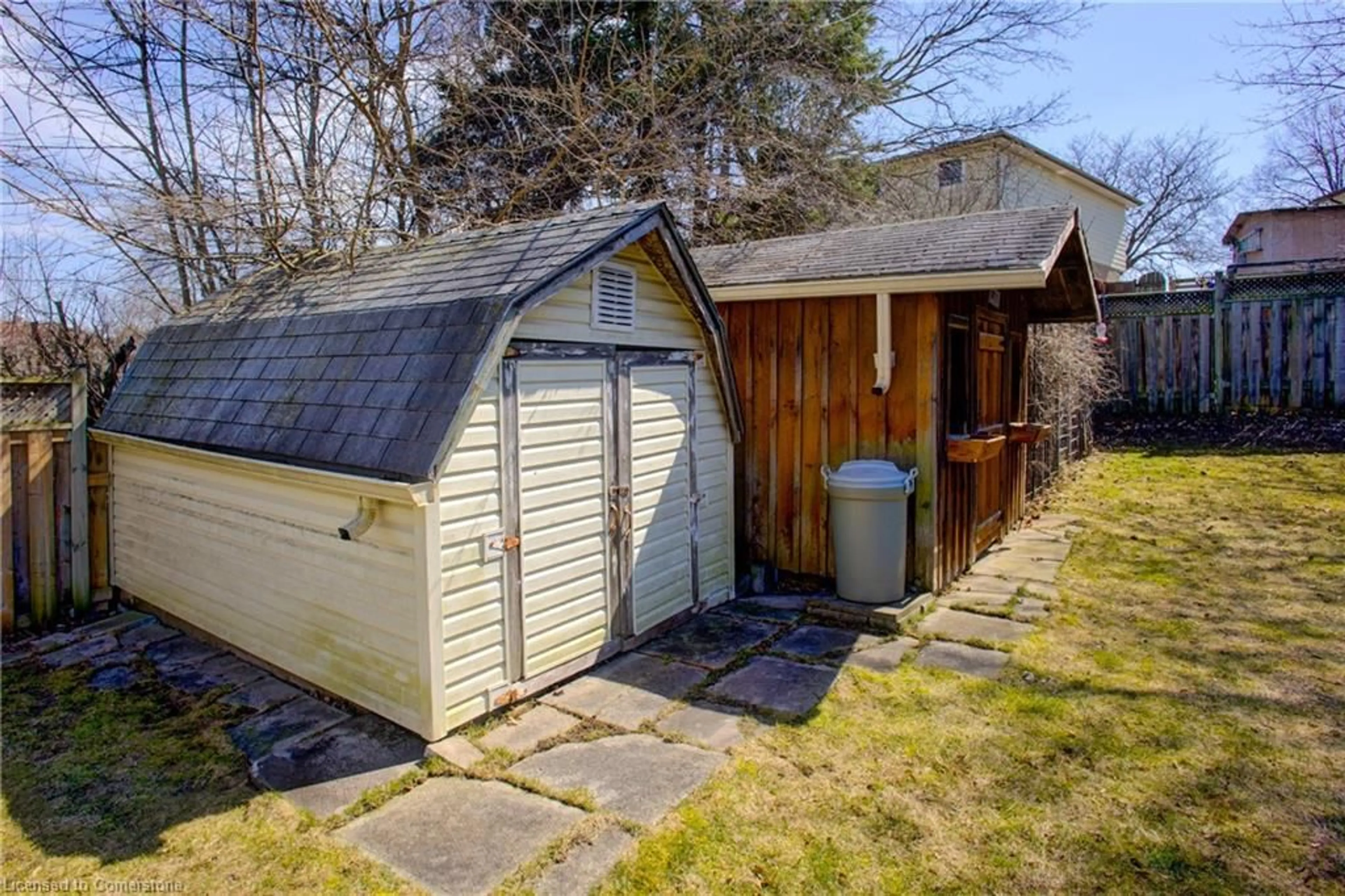 Shed for 173 Hazelglen Dr, Kitchener Ontario N2M 2E6