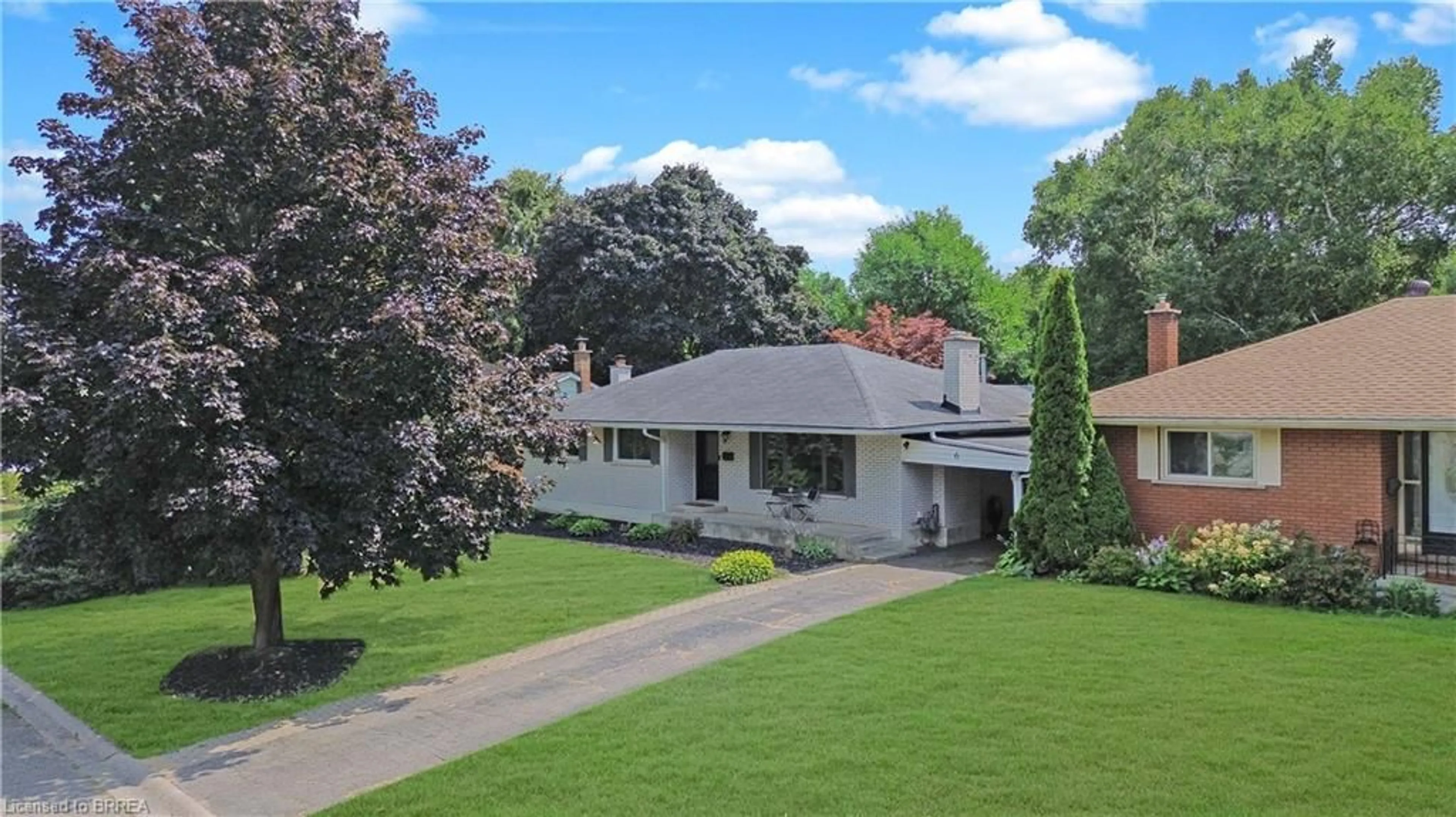 A pic from outside/outdoor area/front of a property/back of a property/a pic from drone, street for 6 Sherry Lane, Brantford Ontario N3S 5L1