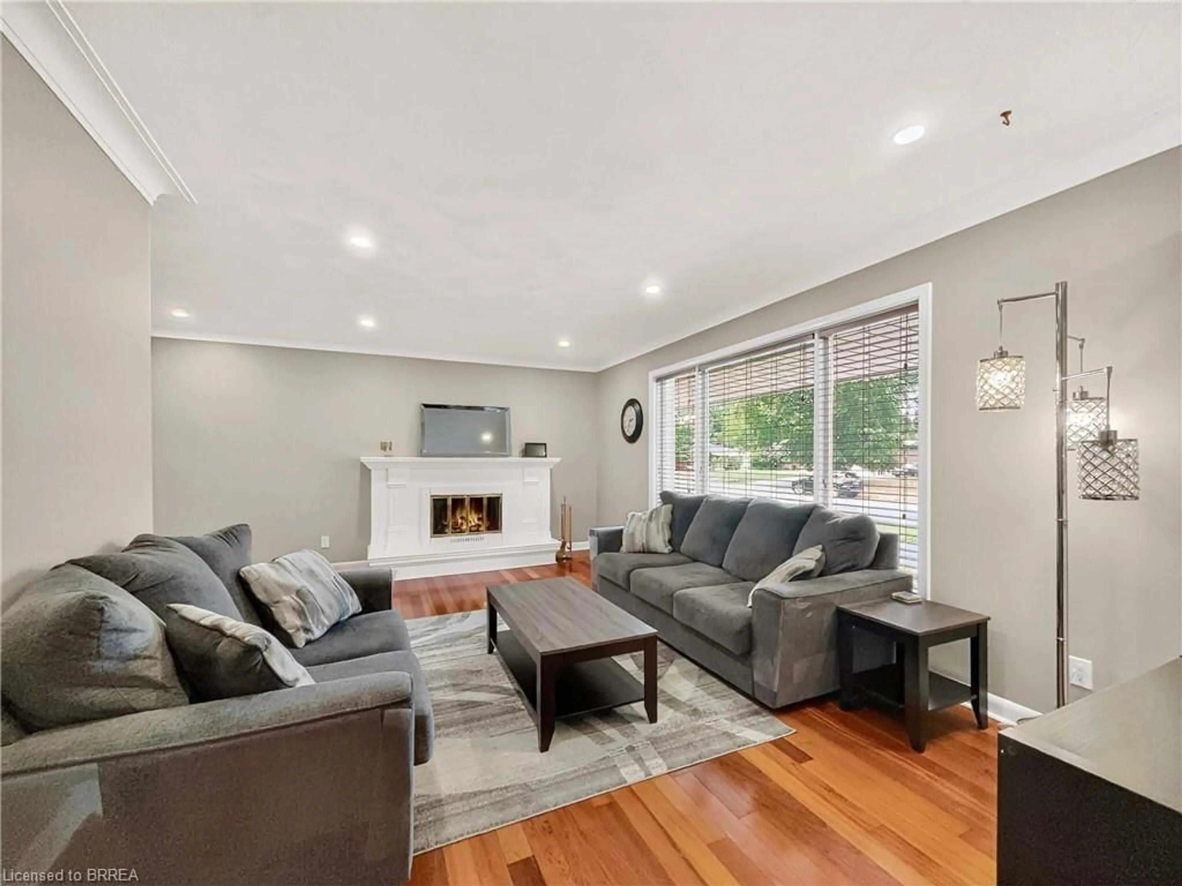 Living room with furniture, unknown for 6 Sherry Lane, Brantford Ontario N3S 5L1