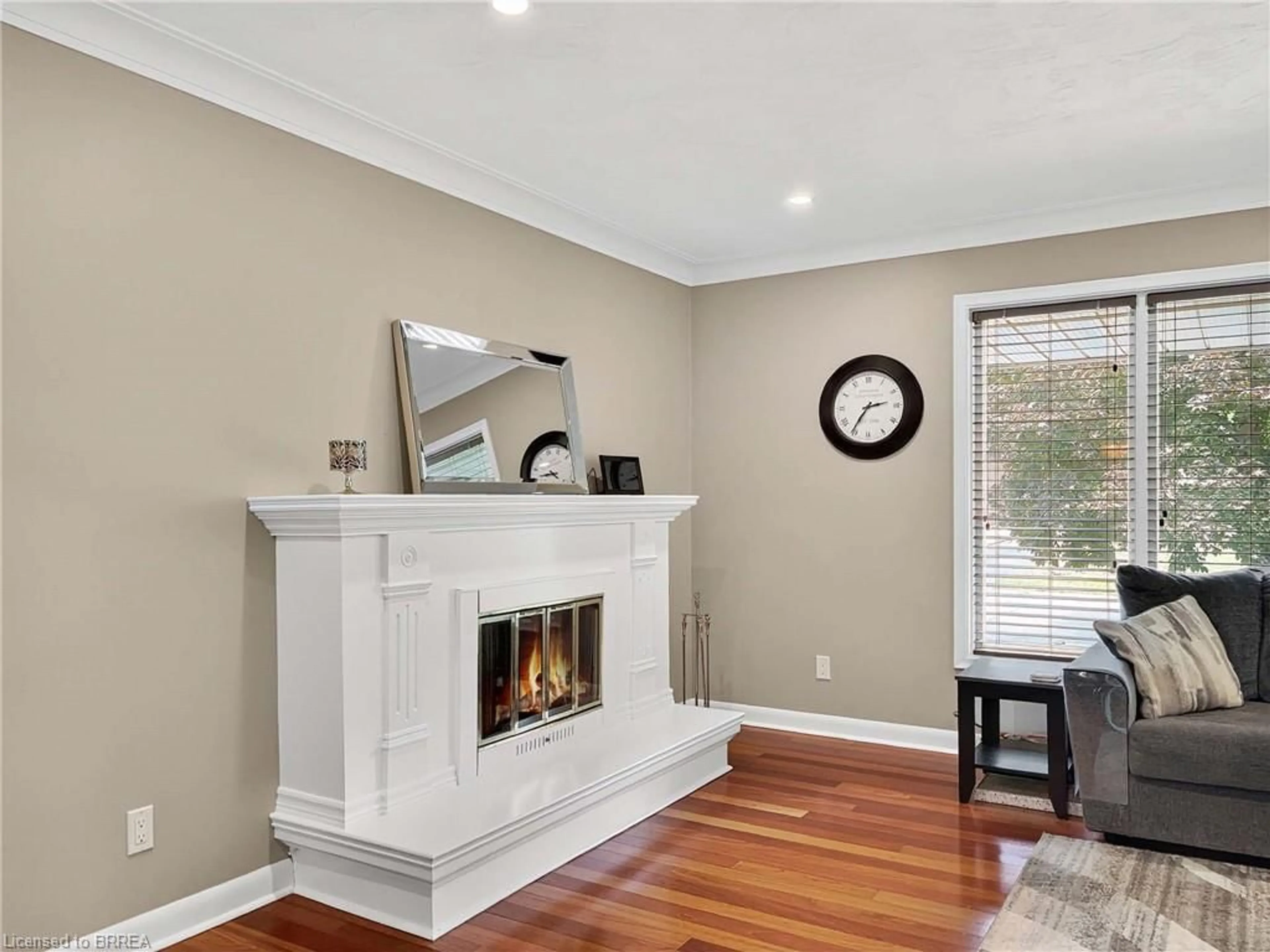 Living room with furniture, unknown for 6 Sherry Lane, Brantford Ontario N3S 5L1