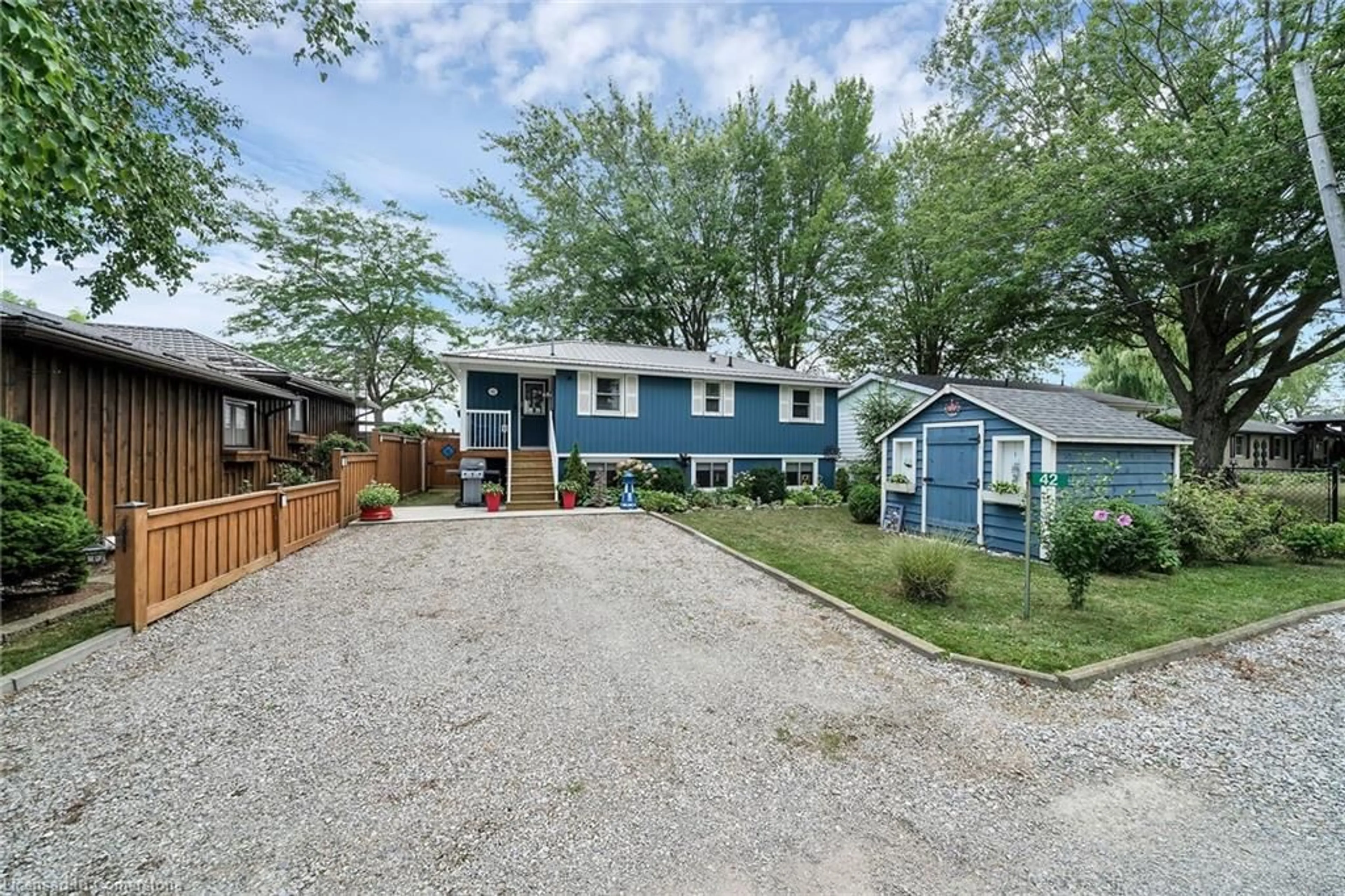 A pic from outside/outdoor area/front of a property/back of a property/a pic from drone, street for 42 Erieview Lane, Selkirk Ontario N0A 1P0
