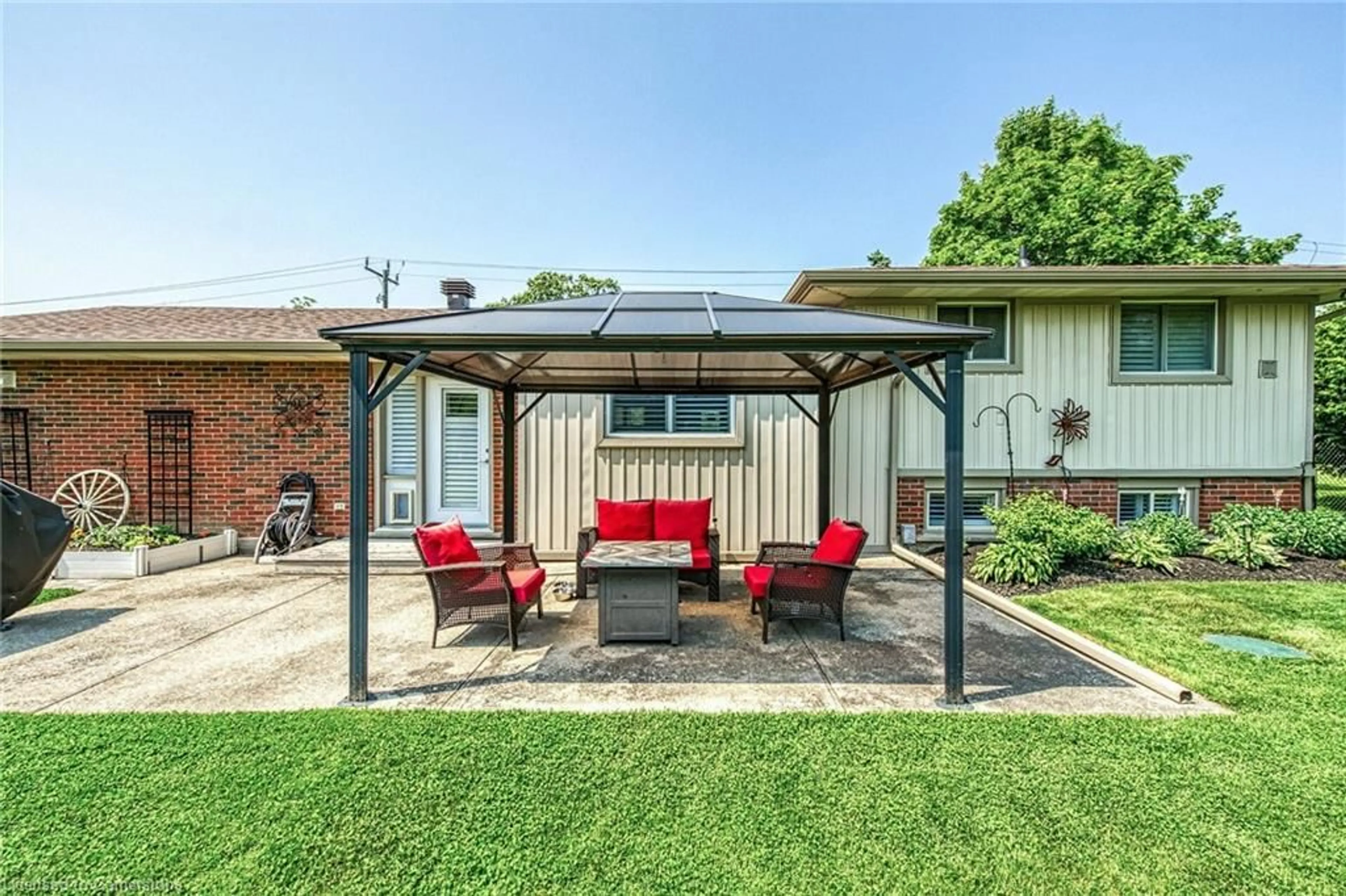 Patio, street for 33 Echo St, Cayuga Ontario N0A 1E0